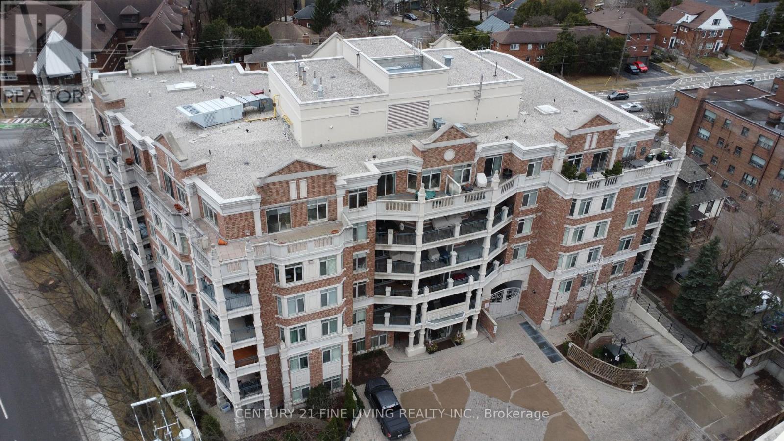 10 Old Mill Trail E, Toronto (Kingsway South), Ontario  M8X 2Y9 - Photo 2 - W12212625