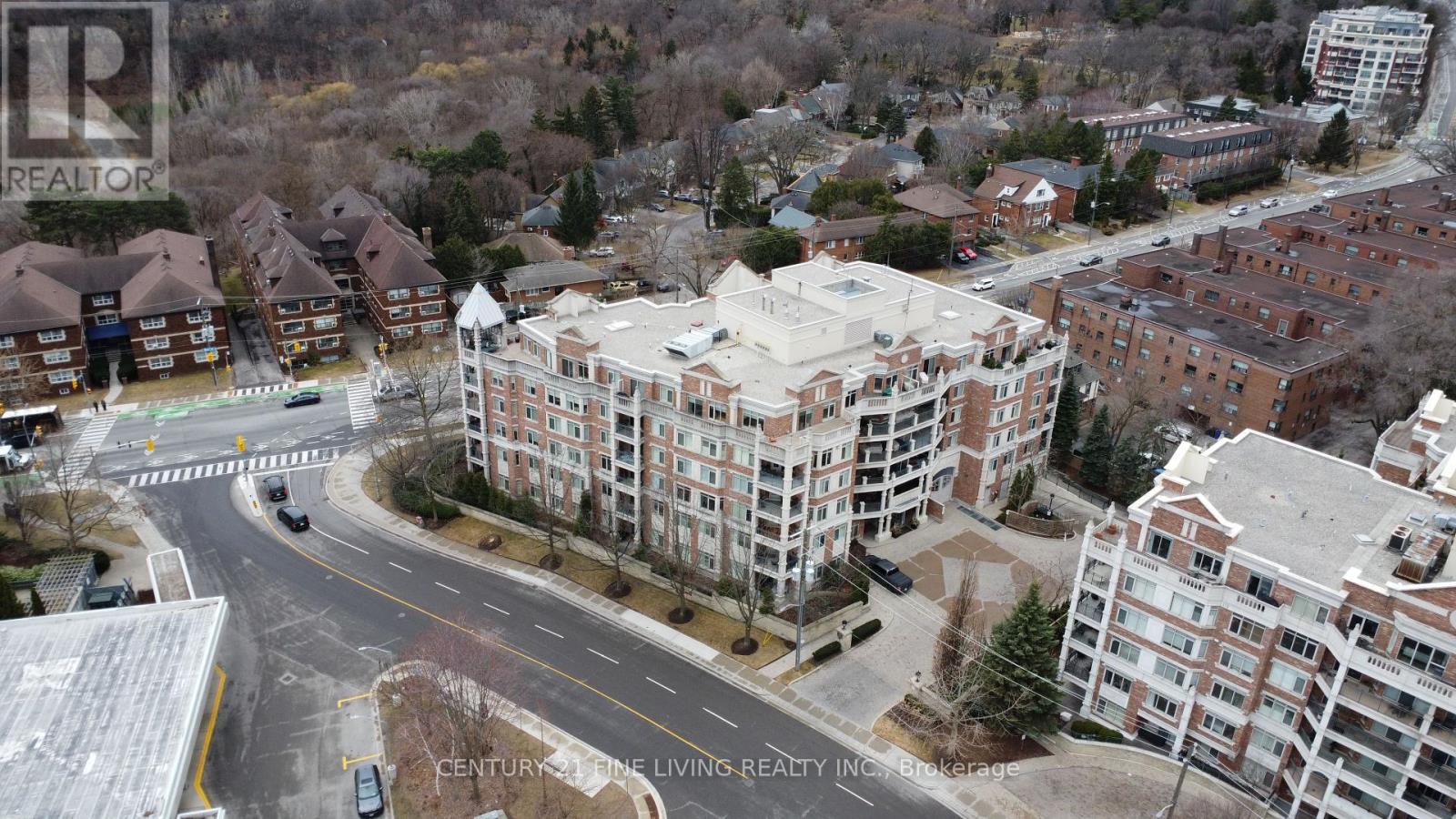 10 Old Mill Trail E, Toronto (Kingsway South), Ontario  M8X 2Y9 - Photo 3 - W12212625