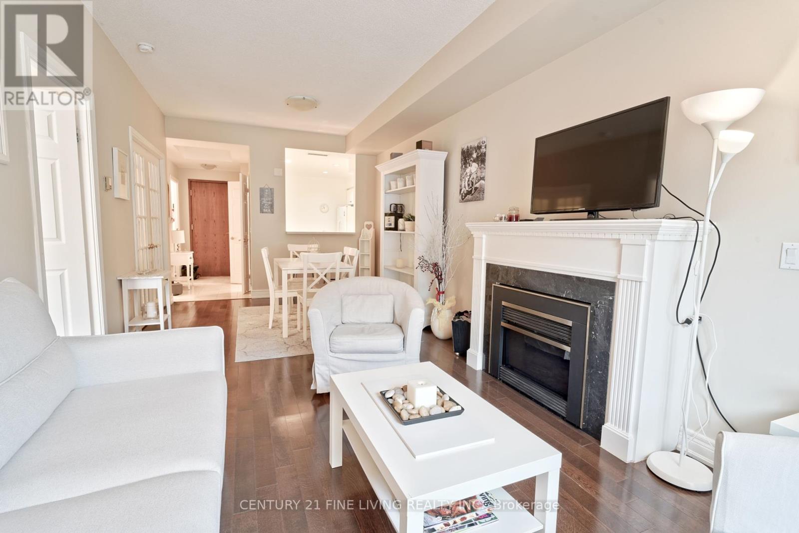 10 Old Mill Trail E, Toronto (Kingsway South), Ontario  M8X 2Y9 - Photo 6 - W12212625