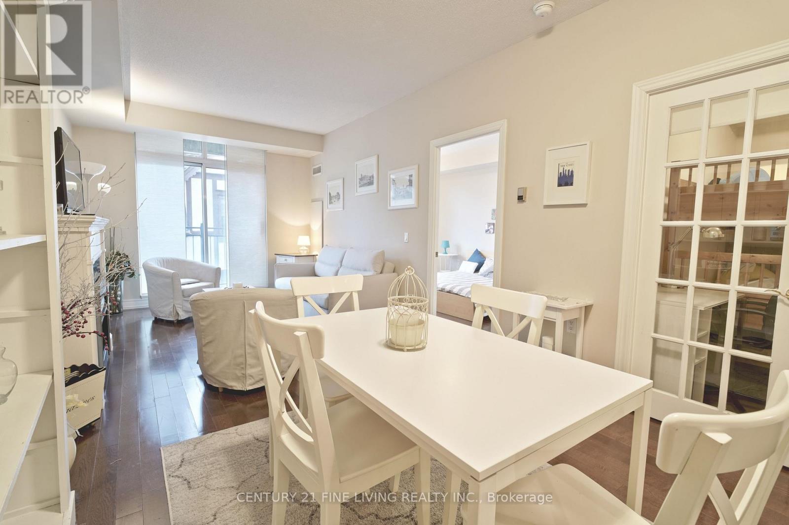 10 Old Mill Trail E, Toronto (Kingsway South), Ontario  M8X 2Y9 - Photo 7 - W12212625