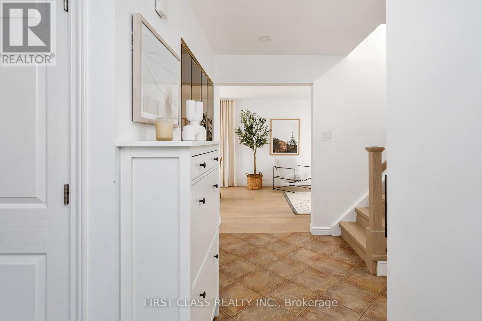 4240 Taffey Crescent, Mississauga (Erin Mills), Ontario  L5L 2J2 - Photo 2 - W12212638