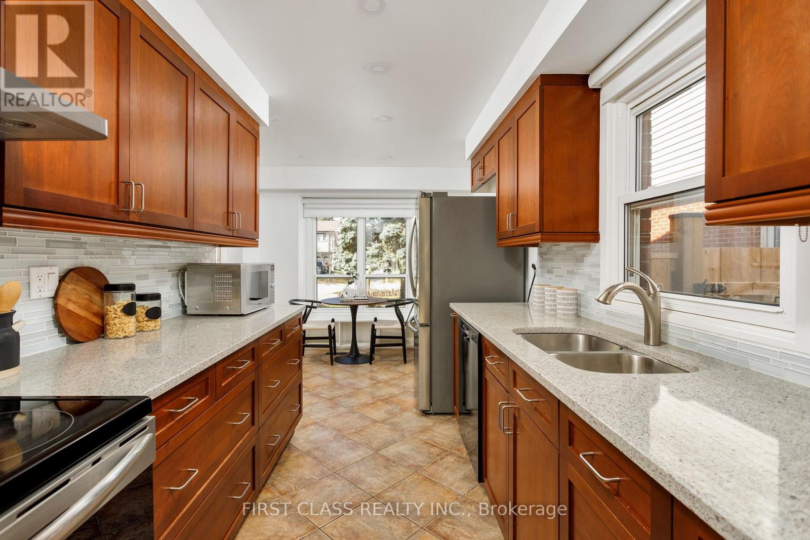 4240 Taffey Crescent, Mississauga (Erin Mills), Ontario  L5L 2J2 - Photo 4 - W12212638