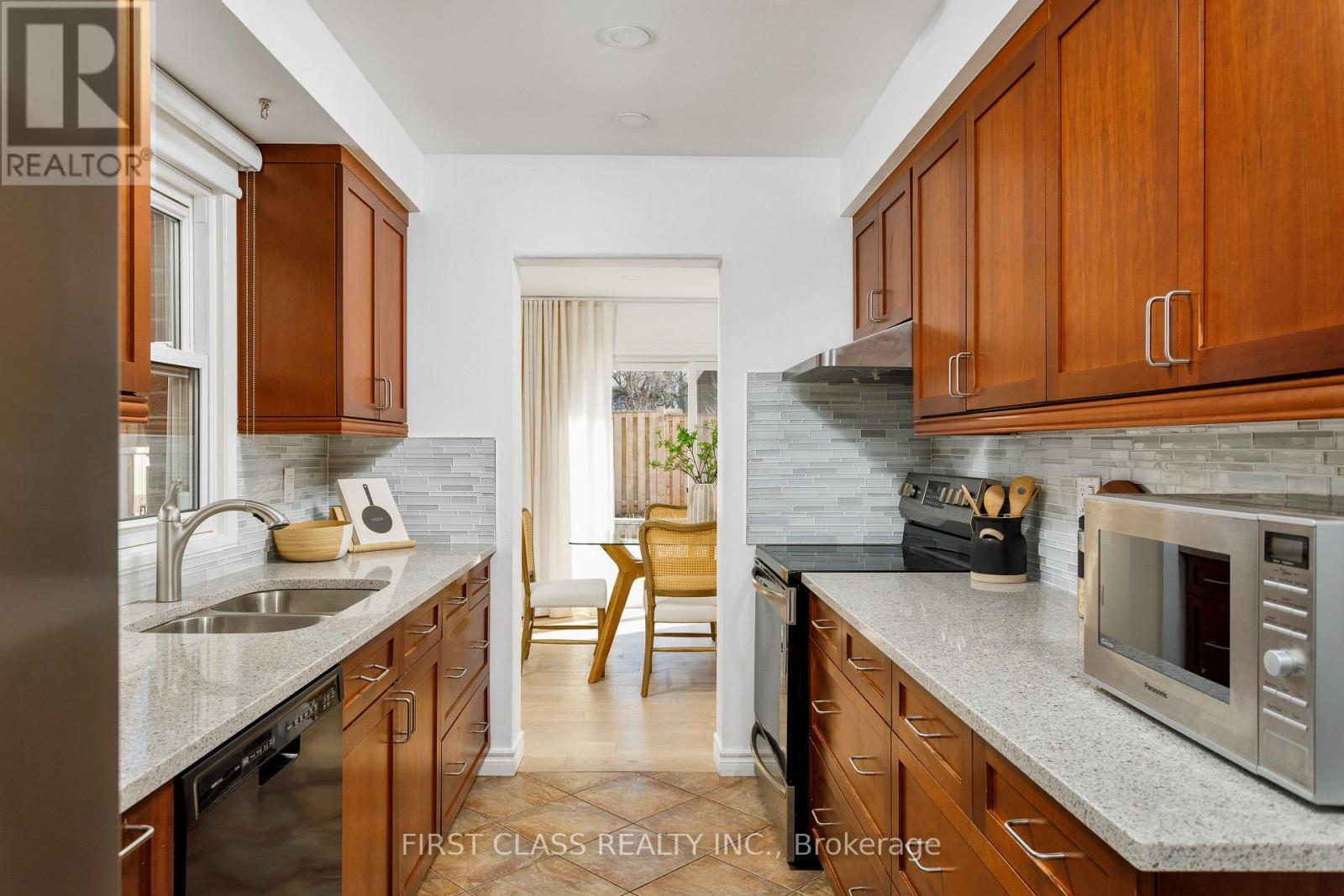 4240 Taffey Crescent, Mississauga (Erin Mills), Ontario  L5L 2J2 - Photo 5 - W12212638