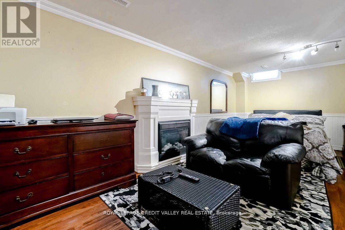 95 Mullis Crescent, Brampton (Fletcher's West), Ontario  L6Y 4T1 - Photo 2 - W12212653