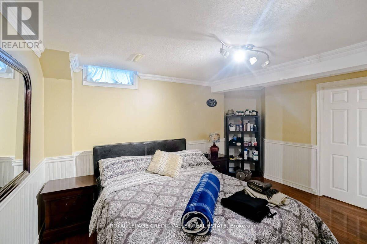 95 Mullis Crescent, Brampton (Fletcher's West), Ontario  L6Y 4T1 - Photo 3 - W12212653