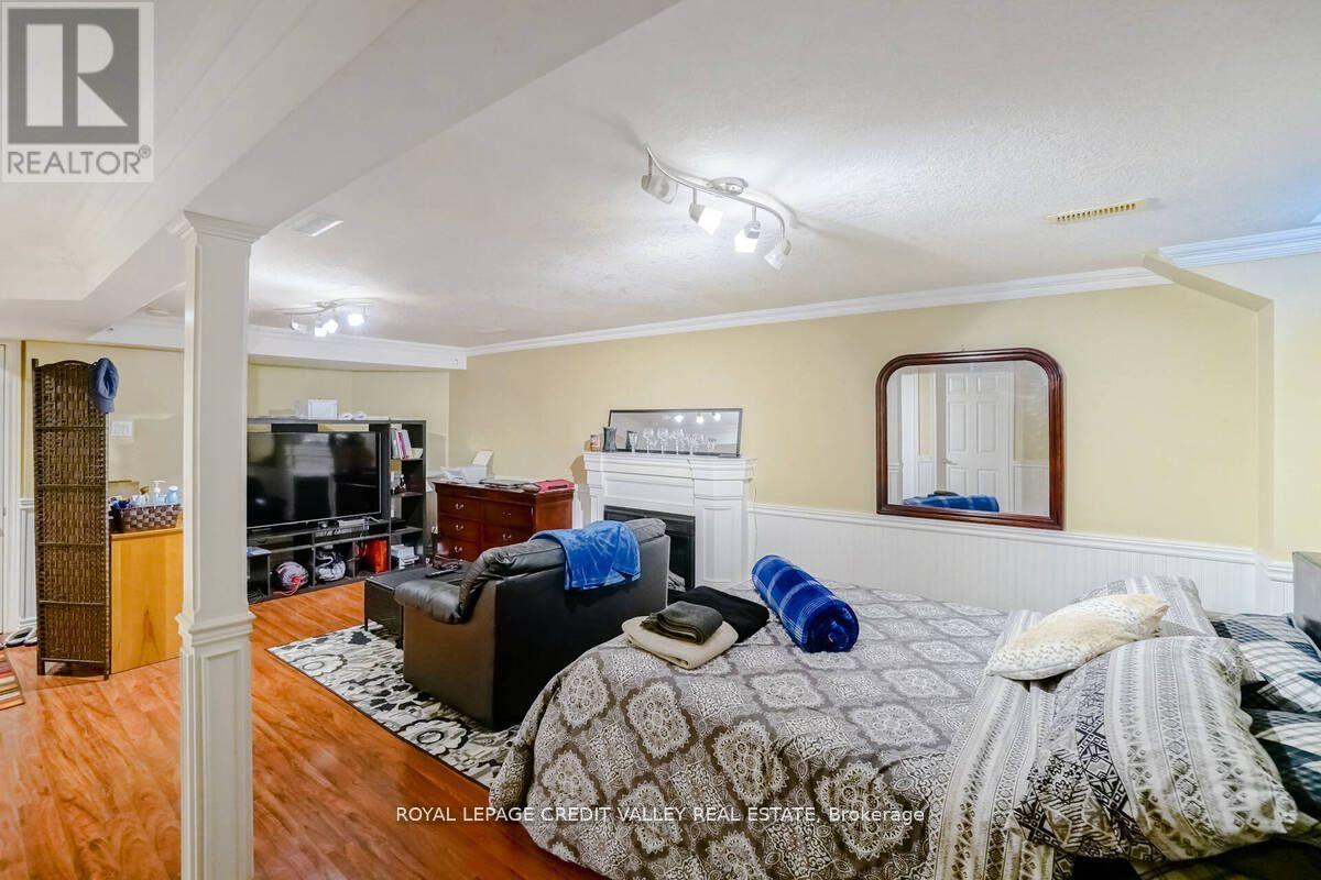 95 Mullis Crescent, Brampton (Fletcher's West), Ontario  L6Y 4T1 - Photo 4 - W12212653