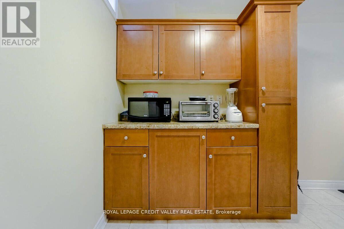95 Mullis Crescent, Brampton (Fletcher's West), Ontario  L6Y 4T1 - Photo 6 - W12212653