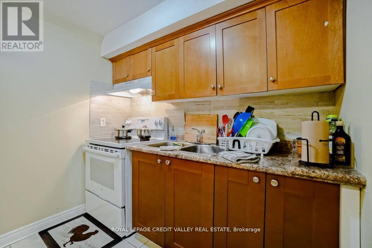 95 Mullis Crescent, Brampton (Fletcher's West), Ontario  L6Y 4T1 - Photo 7 - W12212653