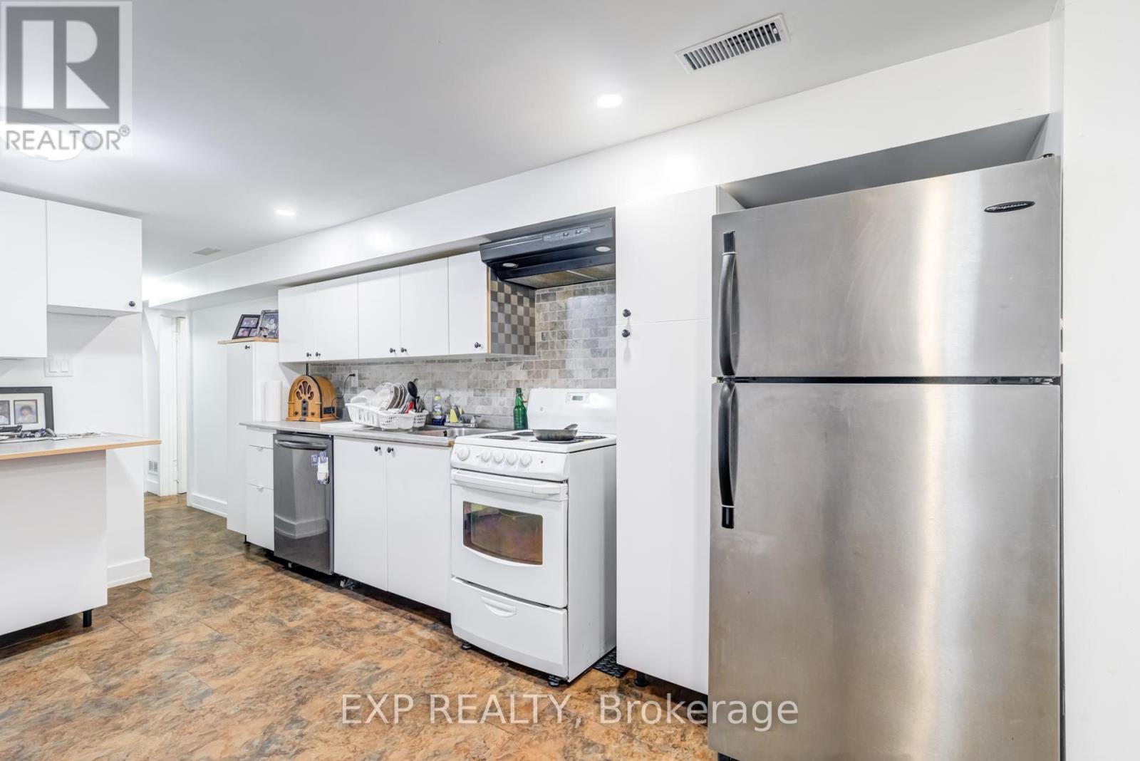 3 Jodphur Avenue, Toronto (Humberlea-Pelmo Park), Ontario  M9M 2J3 - Photo 16 - W12212679