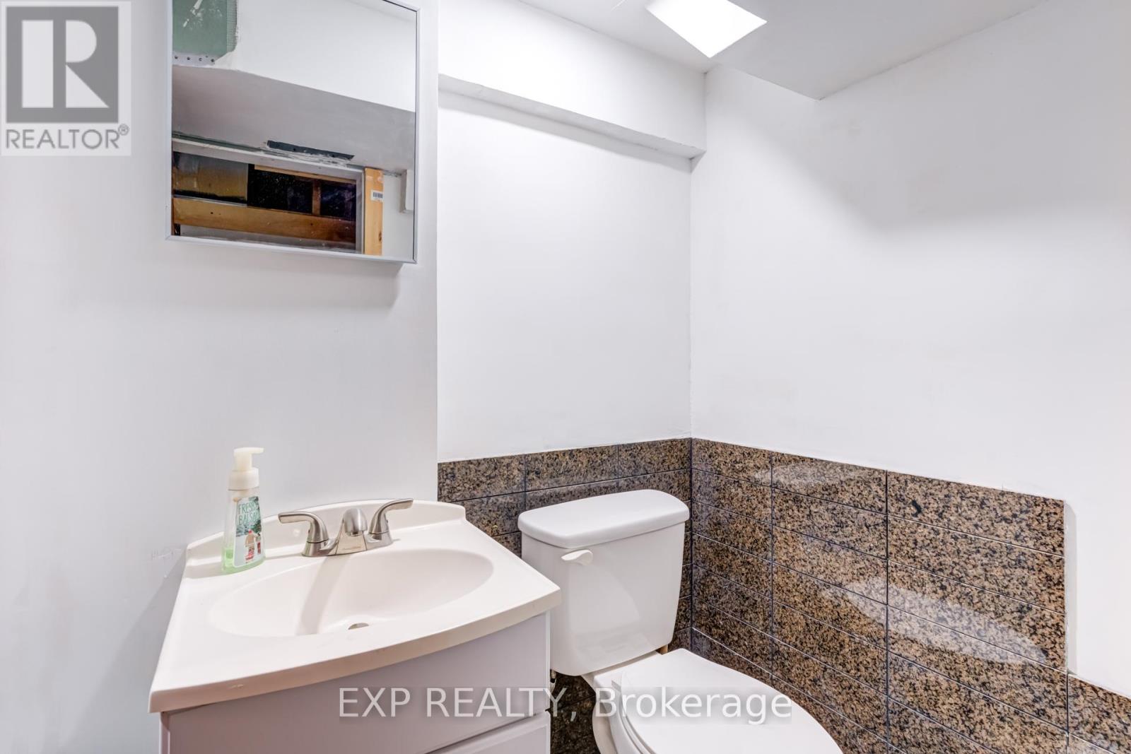 3 Jodphur Avenue, Toronto (Humberlea-Pelmo Park), Ontario  M9M 2J3 - Photo 21 - W12212679