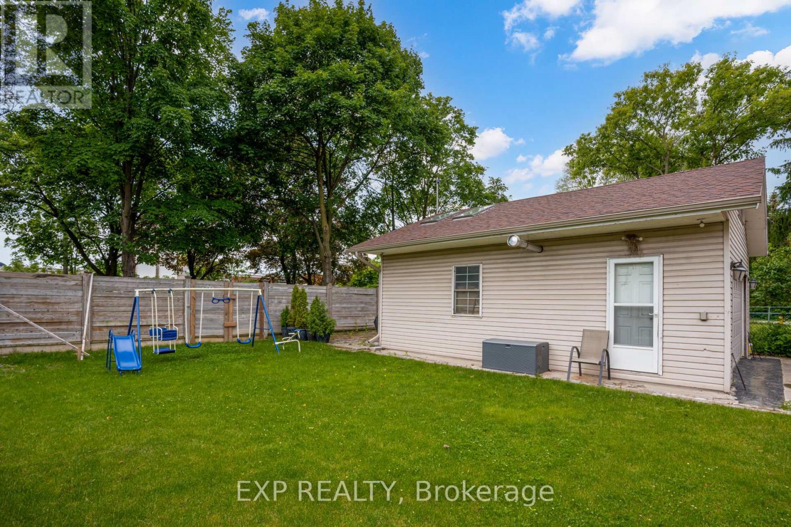 3 Jodphur Avenue, Toronto (Humberlea-Pelmo Park), Ontario  M9M 2J3 - Photo 25 - W12212679