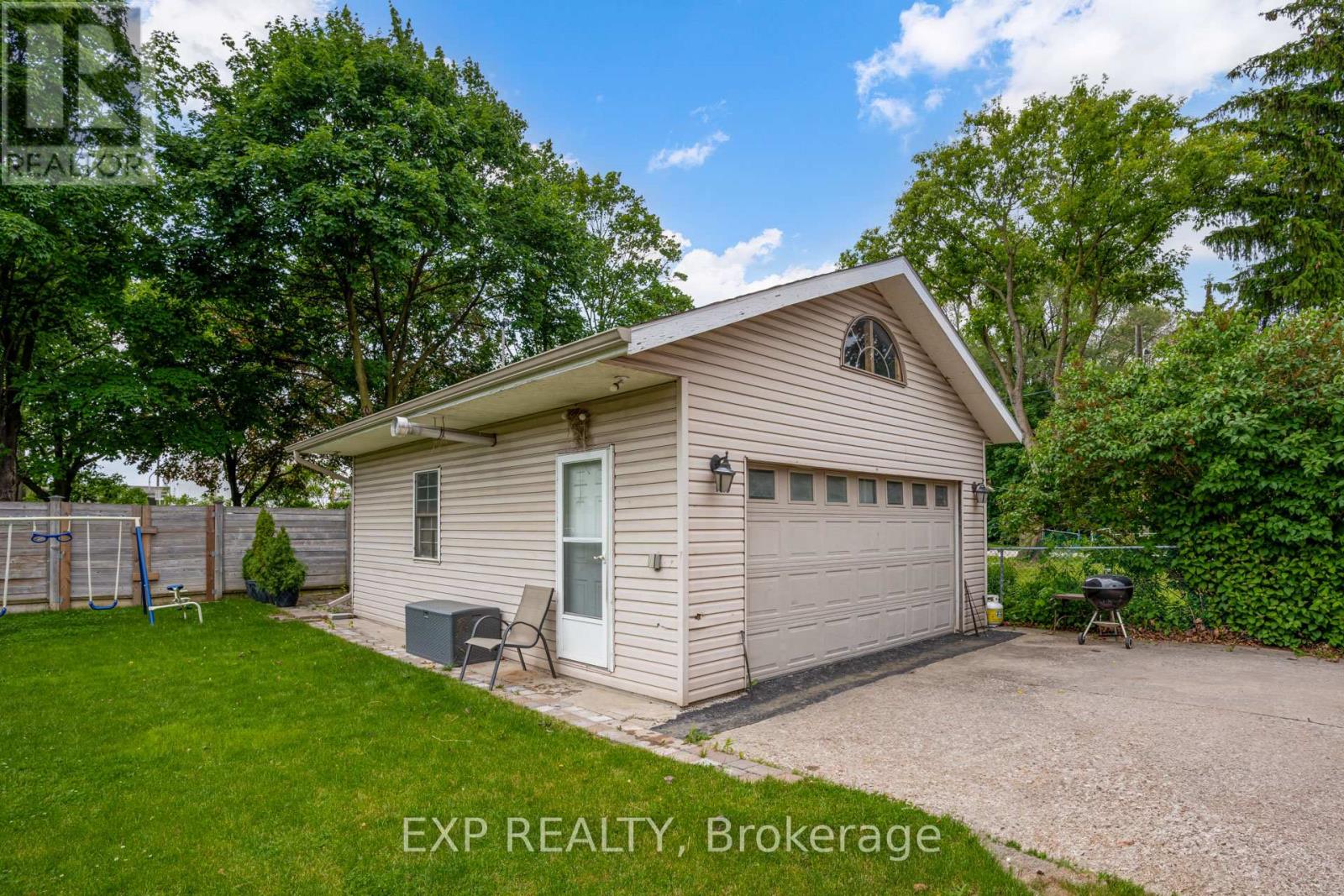 3 Jodphur Avenue, Toronto (Humberlea-Pelmo Park), Ontario  M9M 2J3 - Photo 26 - W12212679