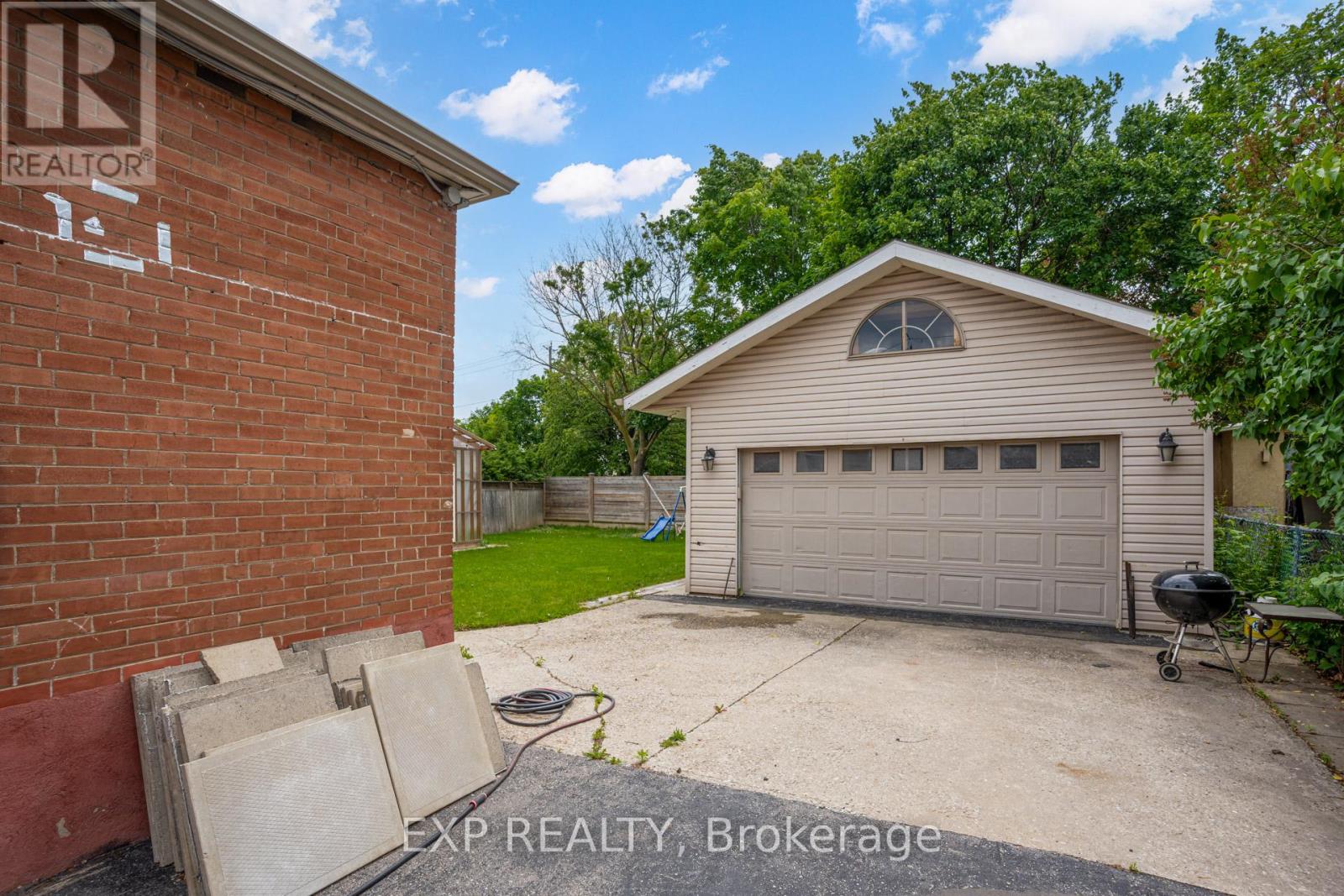 3 Jodphur Avenue, Toronto (Humberlea-Pelmo Park), Ontario  M9M 2J3 - Photo 27 - W12212679