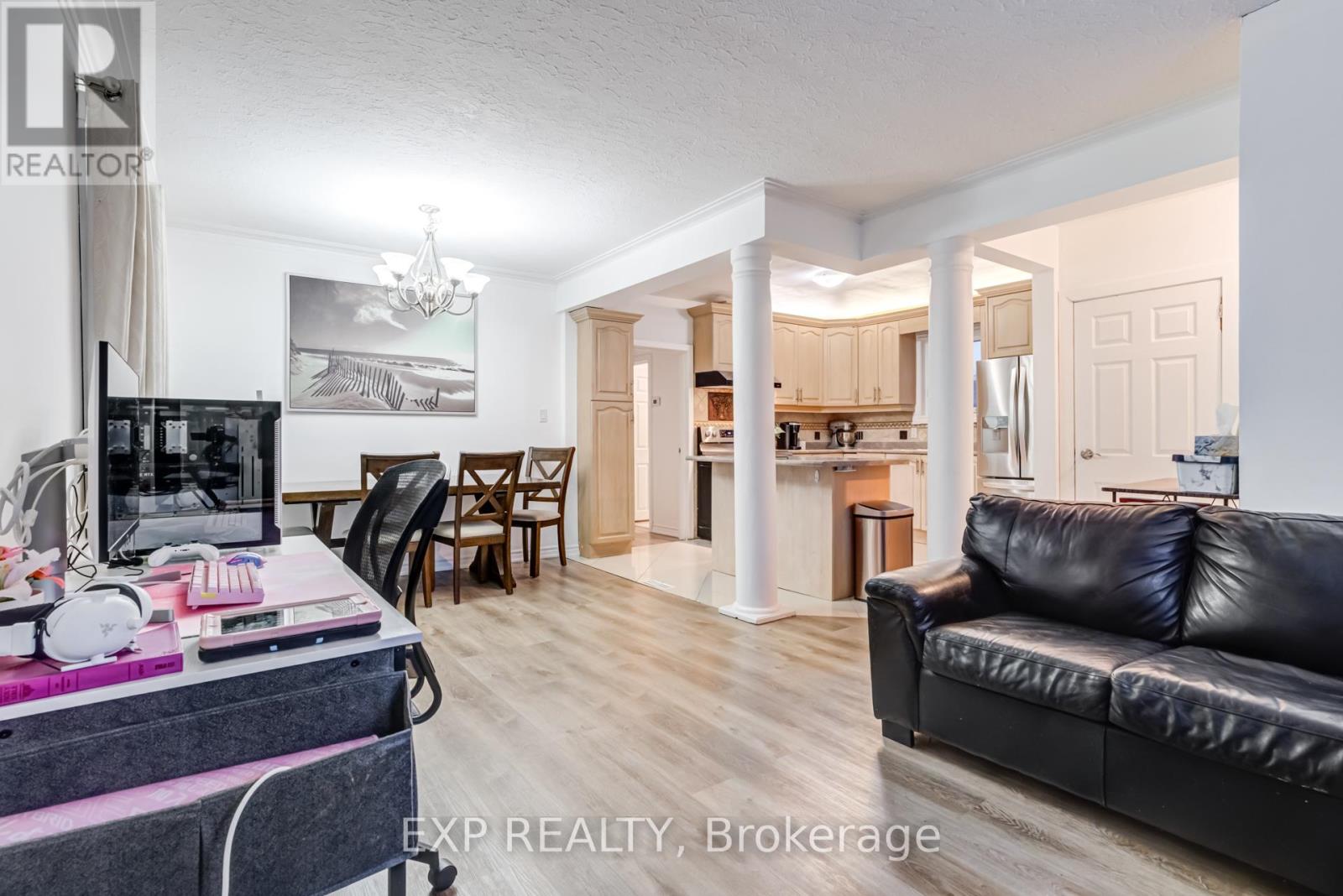 3 Jodphur Avenue, Toronto (Humberlea-Pelmo Park), Ontario  M9M 2J3 - Photo 7 - W12212679
