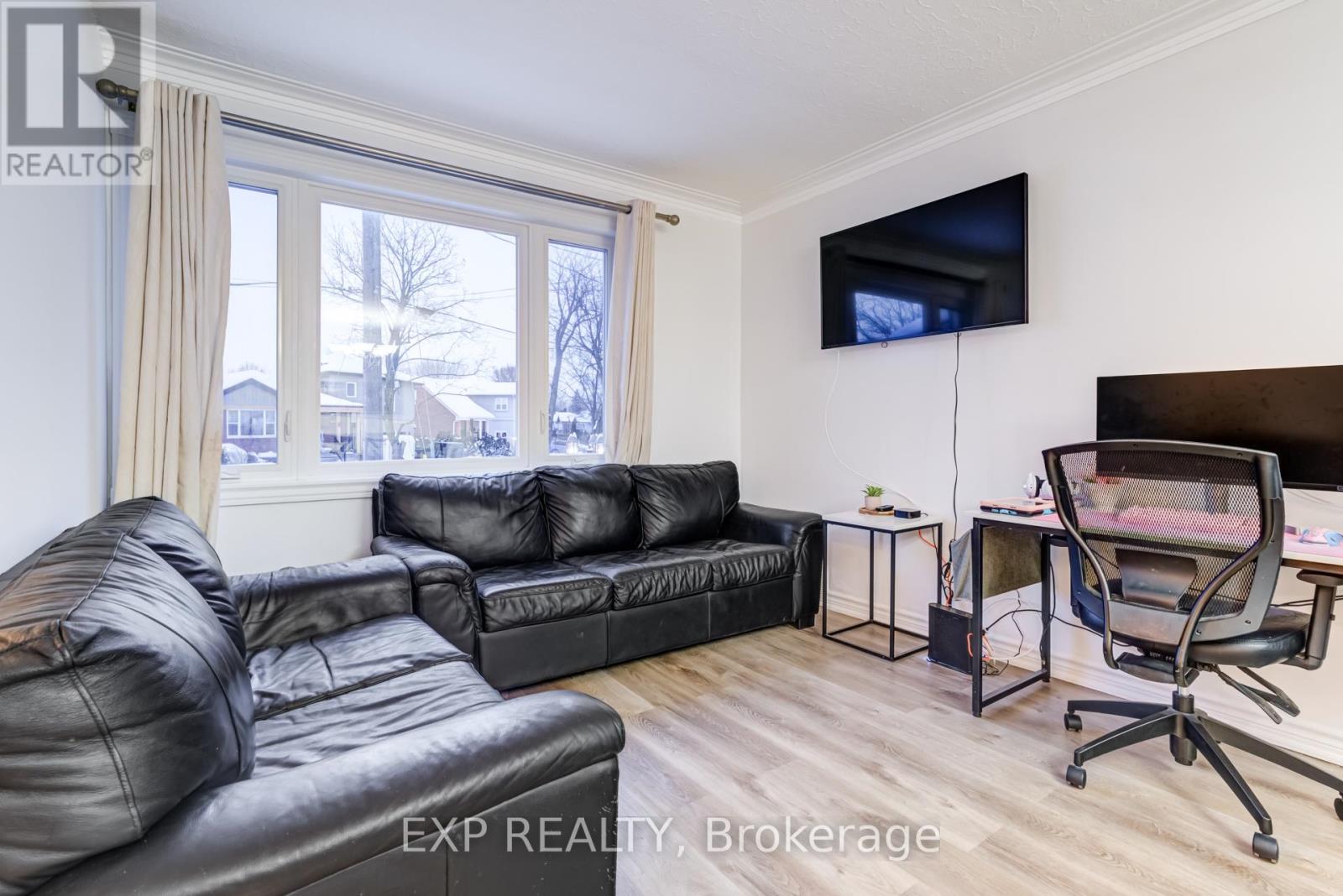 3 Jodphur Avenue, Toronto (Humberlea-Pelmo Park), Ontario  M9M 2J3 - Photo 8 - W12212679