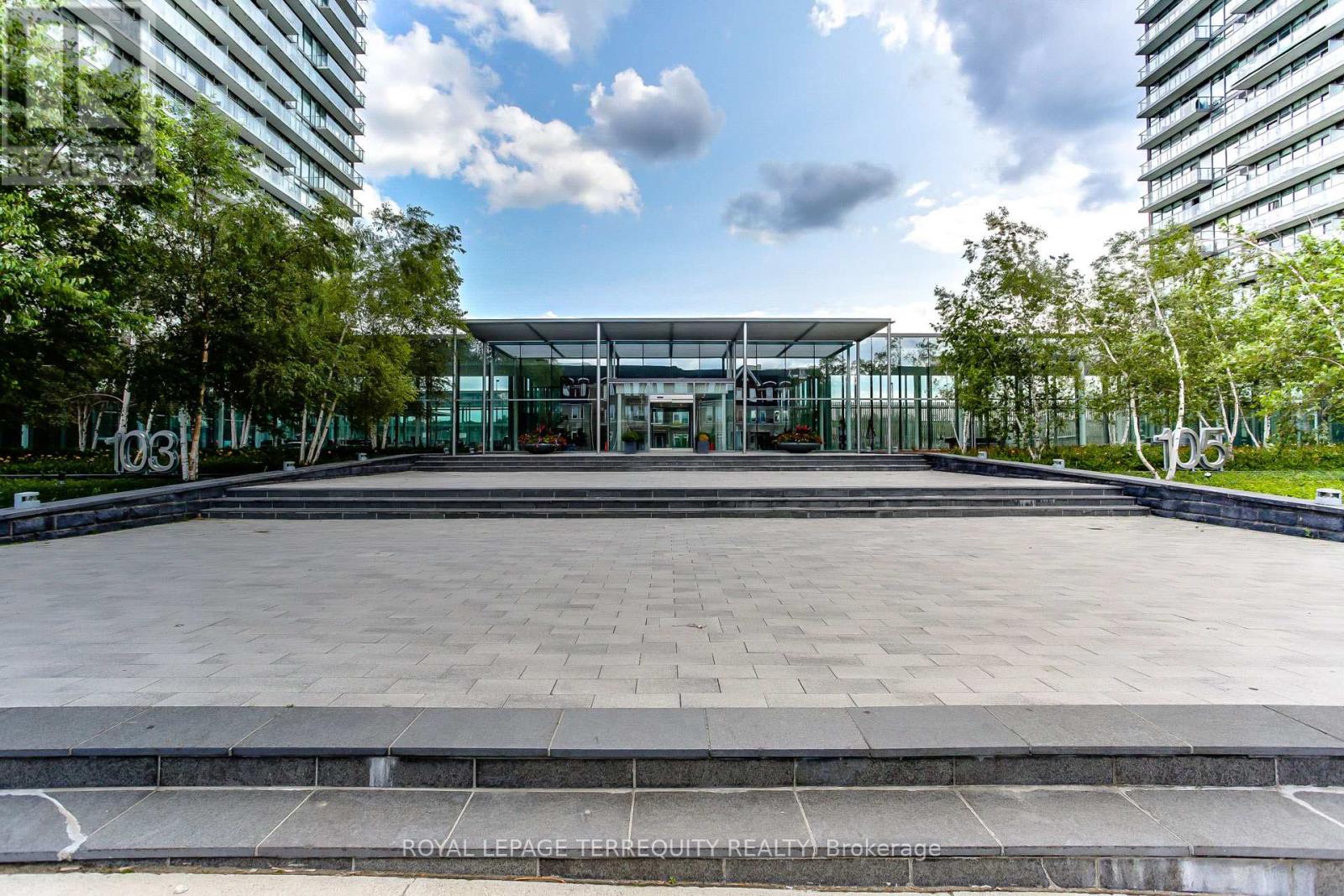 713 - 105 THE QUEENSWAY, Toronto, Ontario