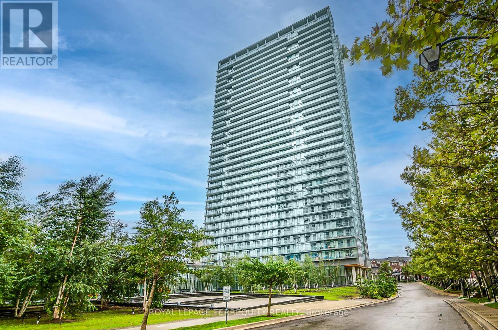 713 - 105 The Queensway, Toronto (High Park-Swansea), Ontario  M6S 5B5 - Photo 2 - W12212696