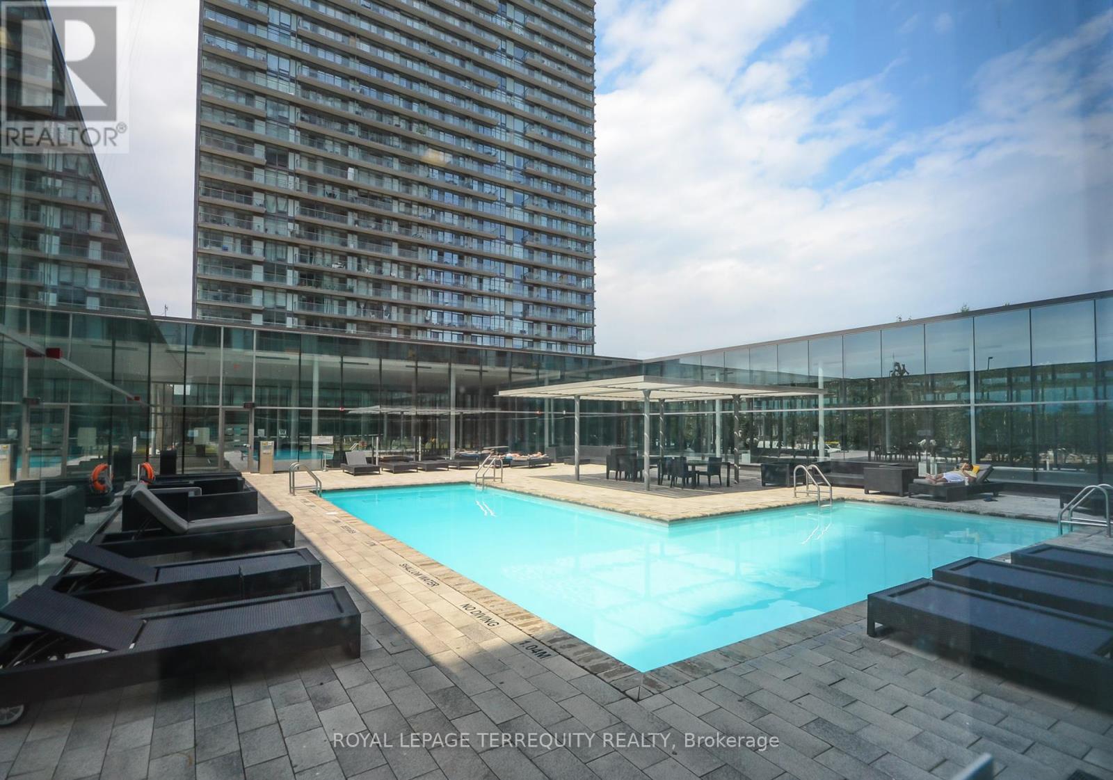 713 - 105 The Queensway, Toronto (High Park-Swansea), Ontario  M6S 5B5 - Photo 7 - W12212696