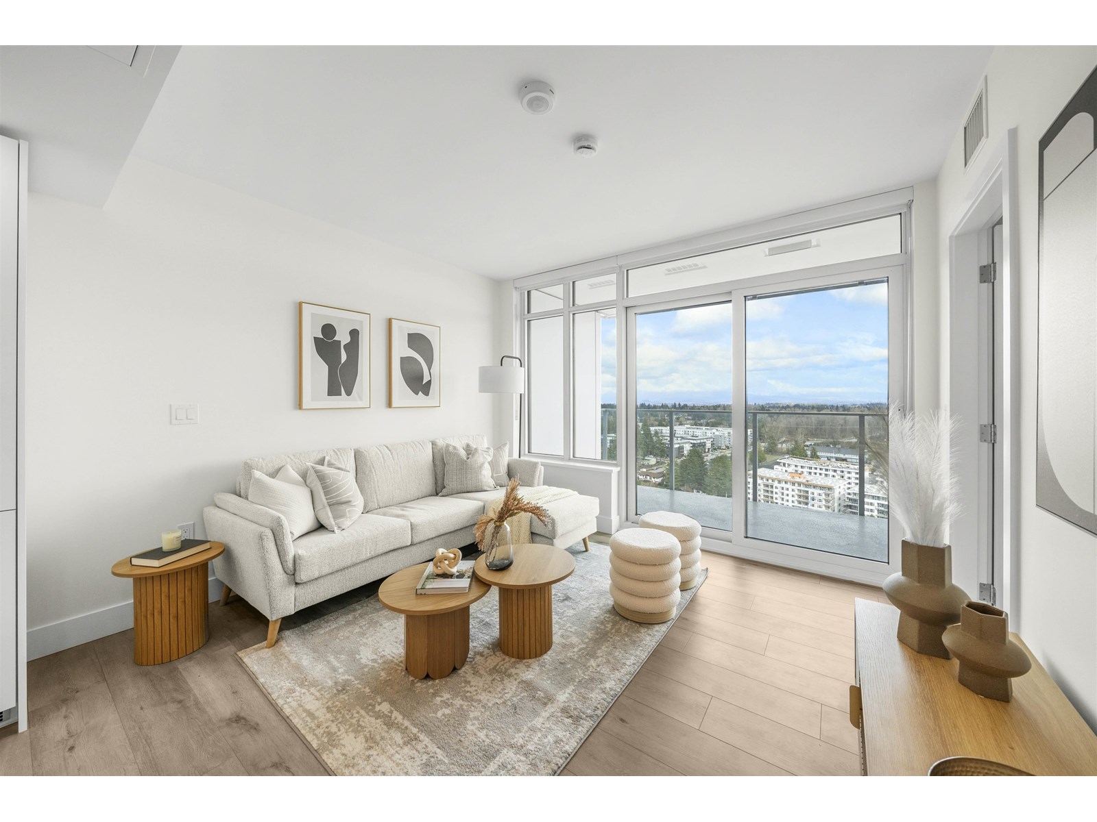 2401 10428 Whalley Boulevard, Surrey, British Columbia  V3T 1W6 - Photo 2 - R3014216