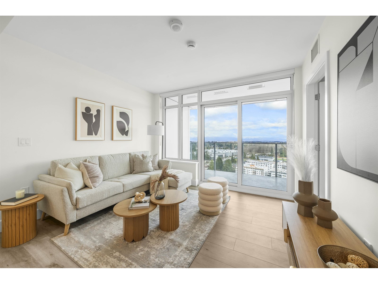 2401 10428 Whalley Boulevard, Surrey, British Columbia  V3T 1W6 - Photo 3 - R3014216