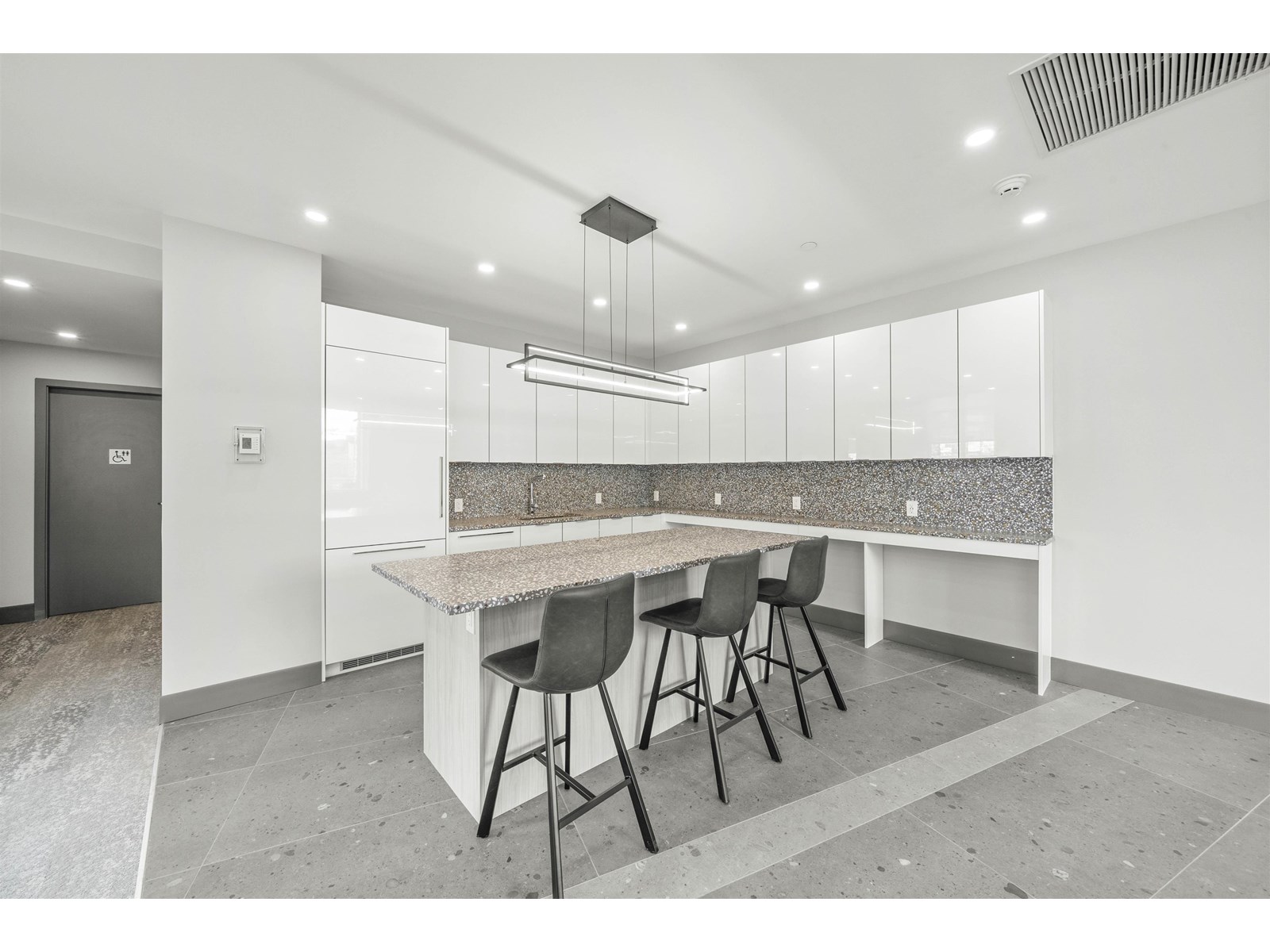 2401 10428 Whalley Boulevard, Surrey, British Columbia  V3T 1W6 - Photo 36 - R3014216