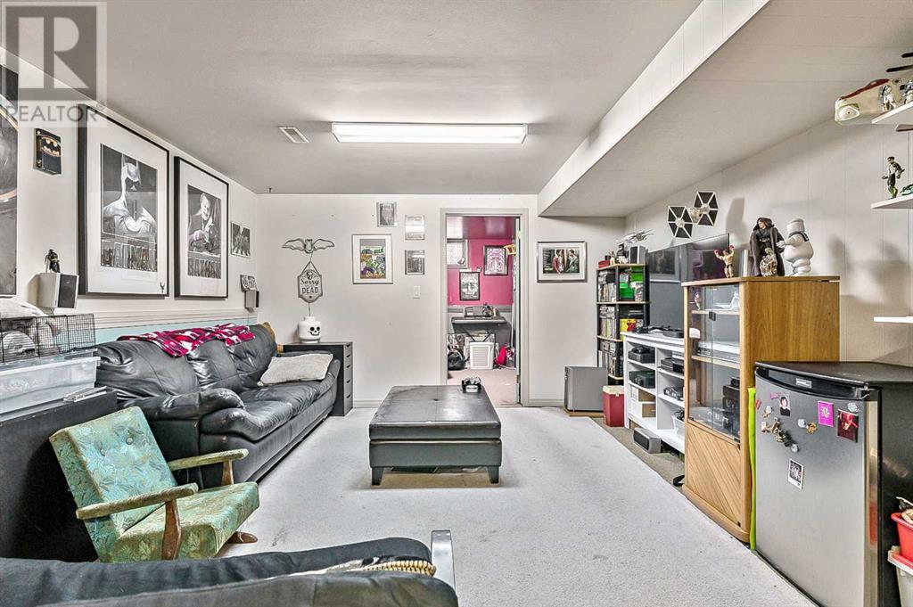 2628 Lionel Crescent Sw, Calgary, Alberta  T3E 6B1 - Photo 24 - A2229831