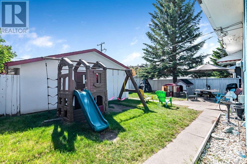 2628 Lionel Crescent Sw, Calgary, Alberta  T3E 6B1 - Photo 30 - A2229831