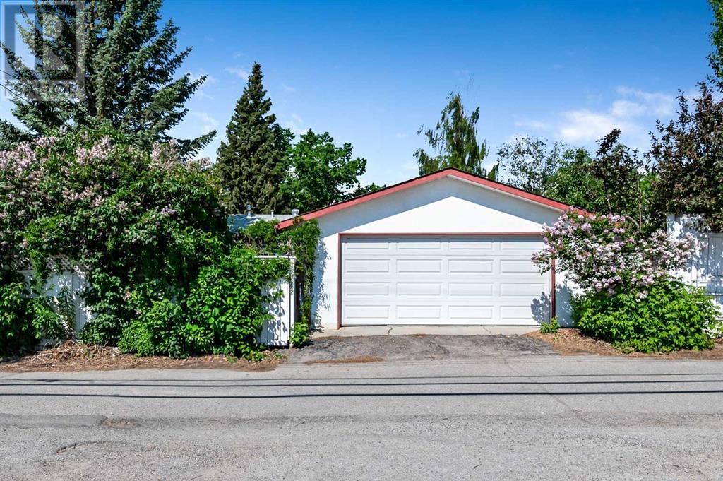 2628 Lionel Crescent Sw, Calgary, Alberta  T3E 6B1 - Photo 33 - A2229831