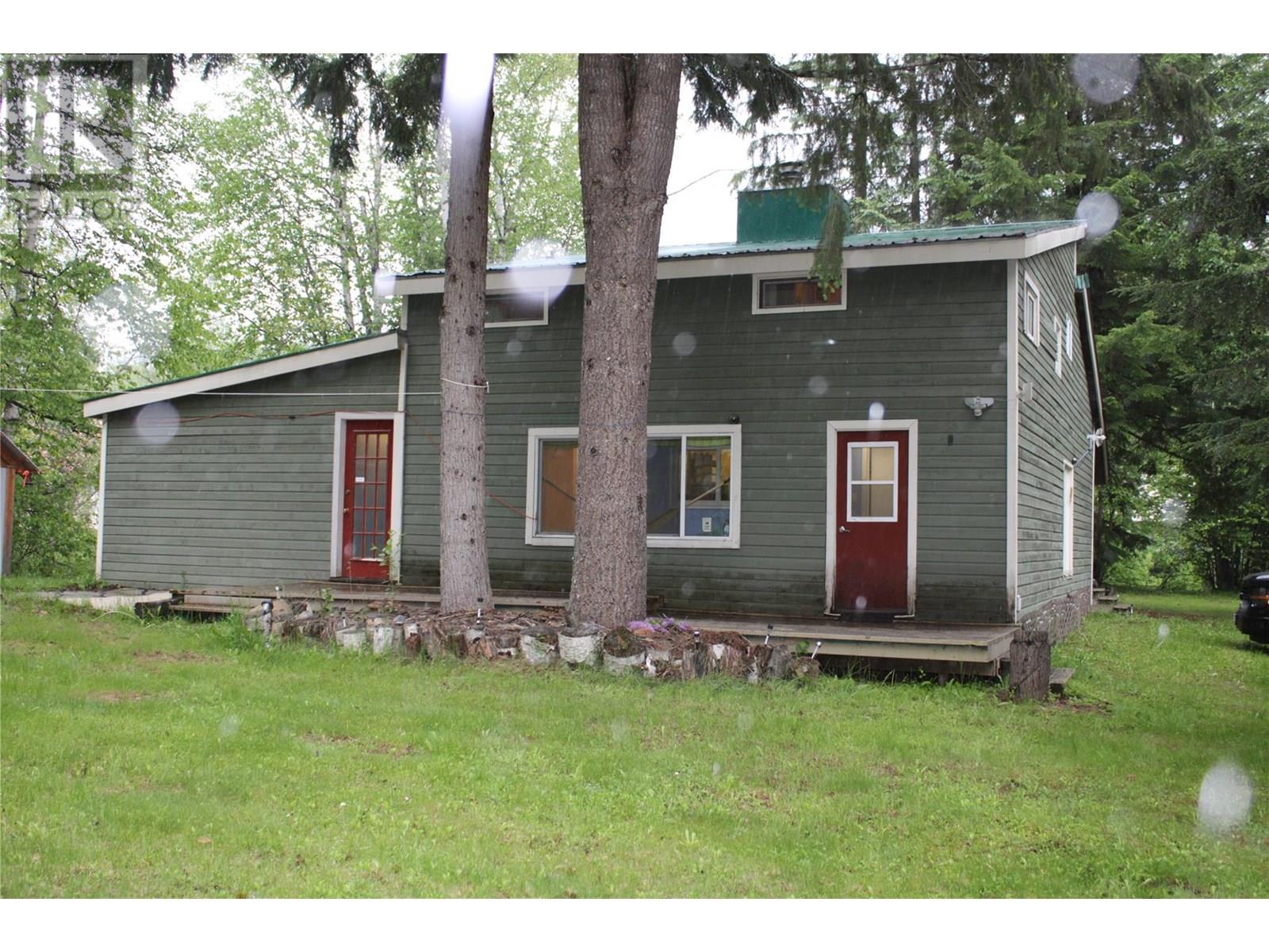 1281 Hoskins Road, Seymour Arm, British Columbia