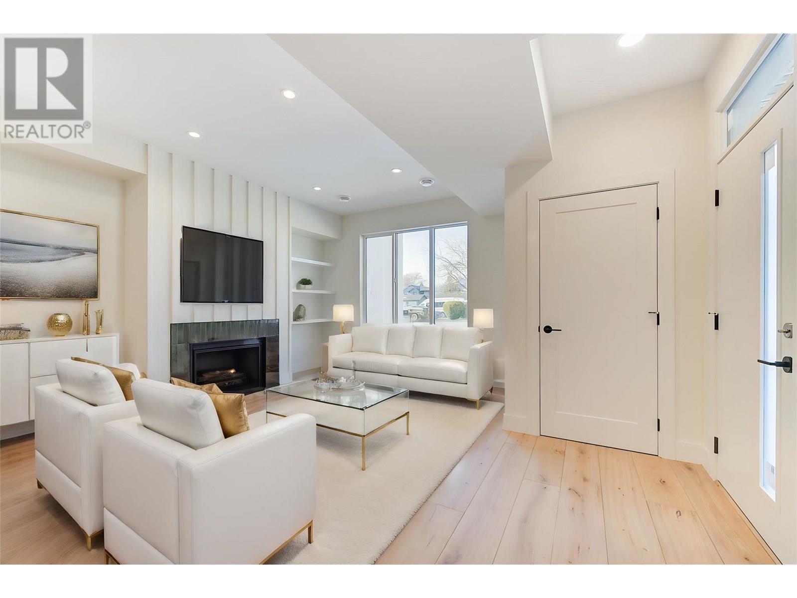 857 Kinnear Court, Kelowna, British Columbia  V1Y 8A9 - Photo 3 - 10351691