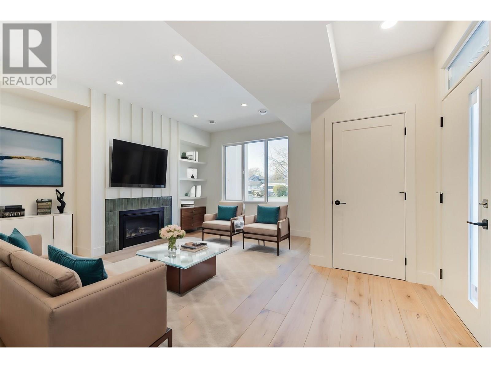 857 Kinnear Court, Kelowna, British Columbia  V1Y 8A9 - Photo 4 - 10351691