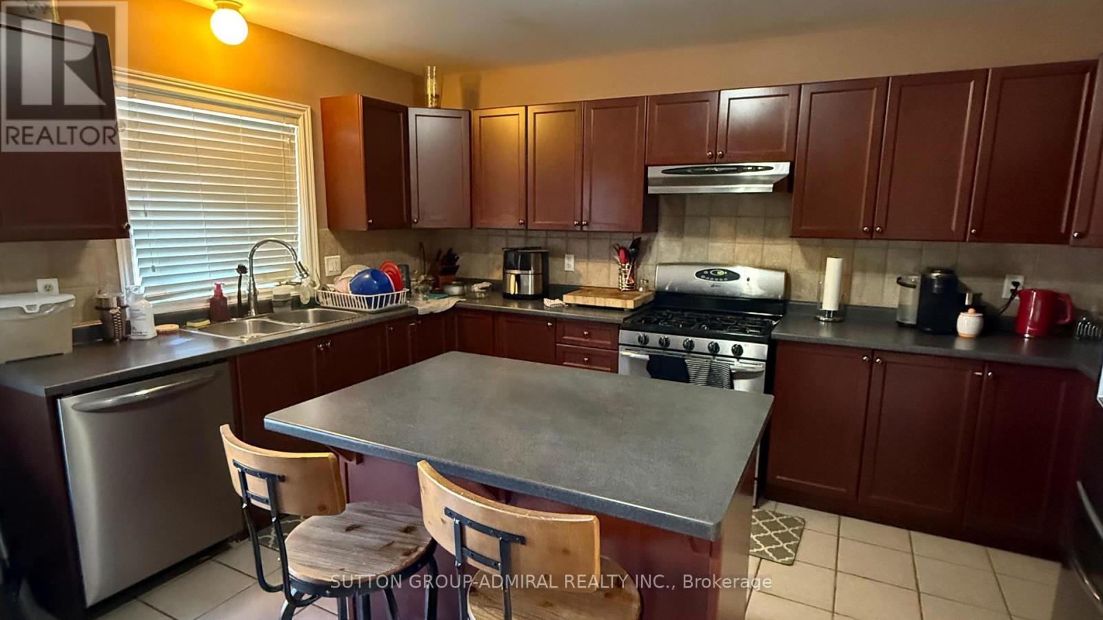 39 Draper Street, Brantford, Ontario  N3T 6R1 - Photo 2 - X12212627
