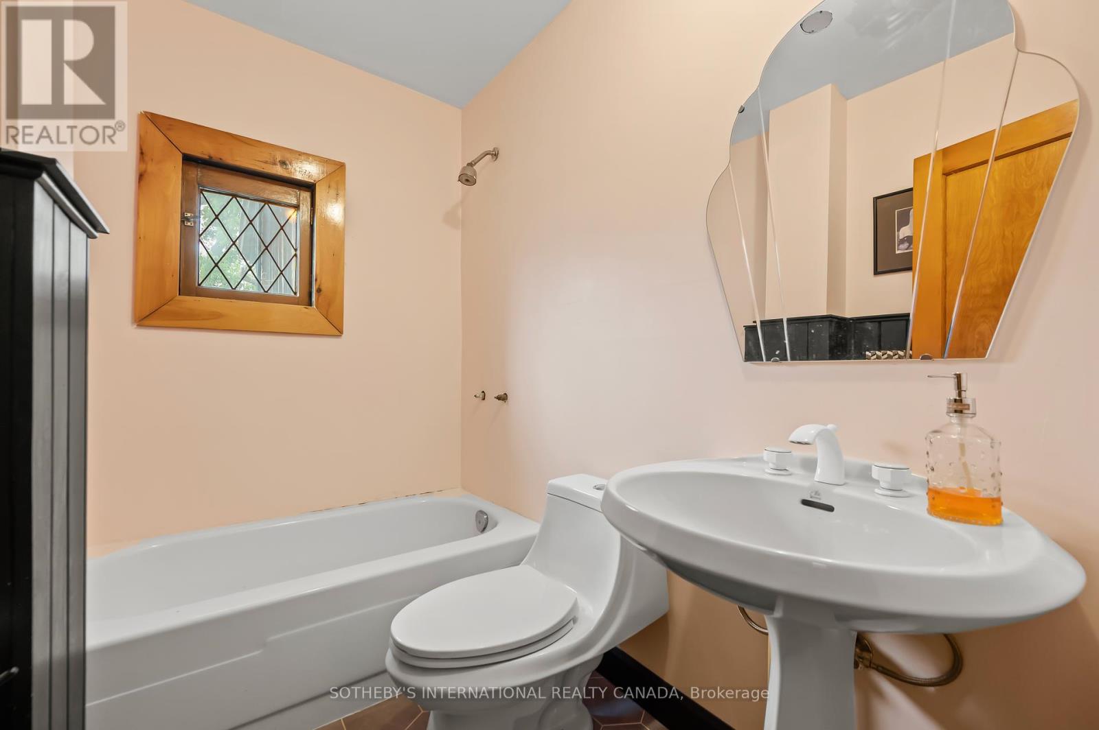 98 Marlborough Street, Brantford, Ontario  N3T 2S5 - Photo 25 - X12212645