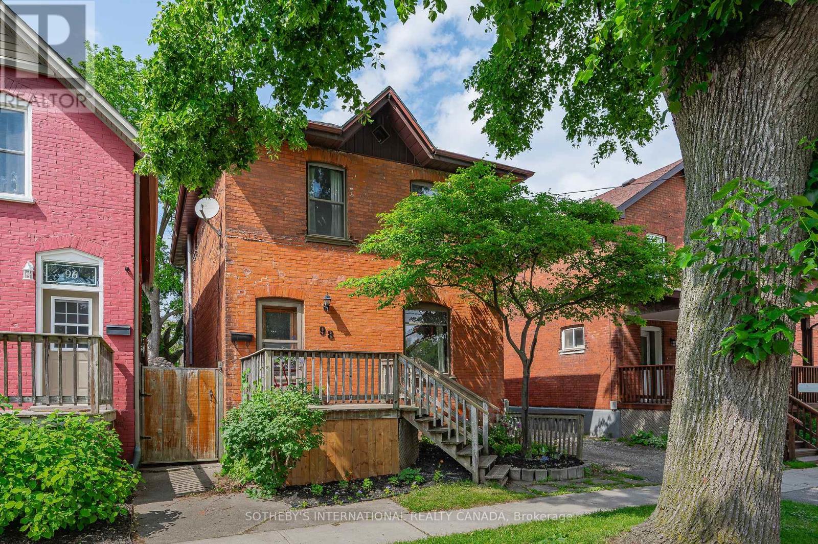 98 Marlborough Street, Brantford, Ontario  N3T 2S5 - Photo 3 - X12212645