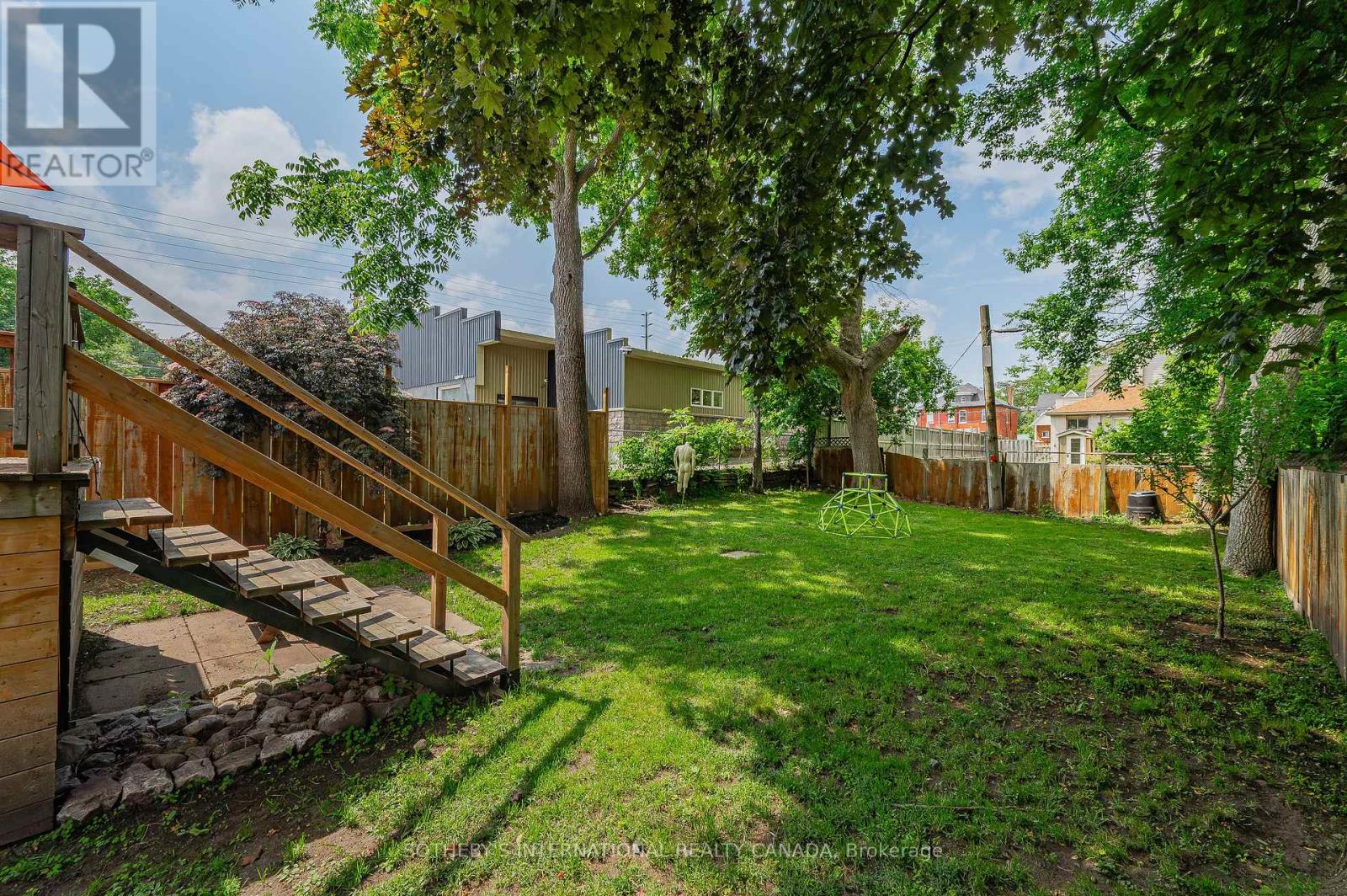 98 Marlborough Street, Brantford, Ontario  N3T 2S5 - Photo 47 - X12212645