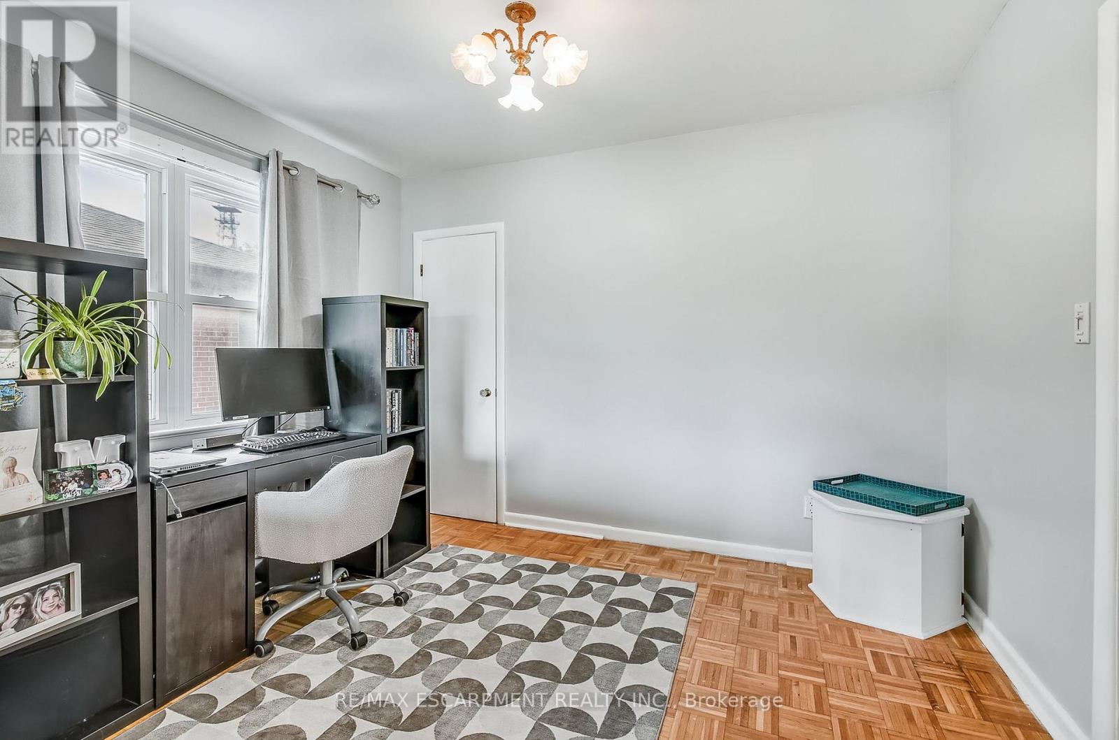 379 East 18th Street, Hamilton, Ontario  L9A 4P7 - Photo 13 - X12212668