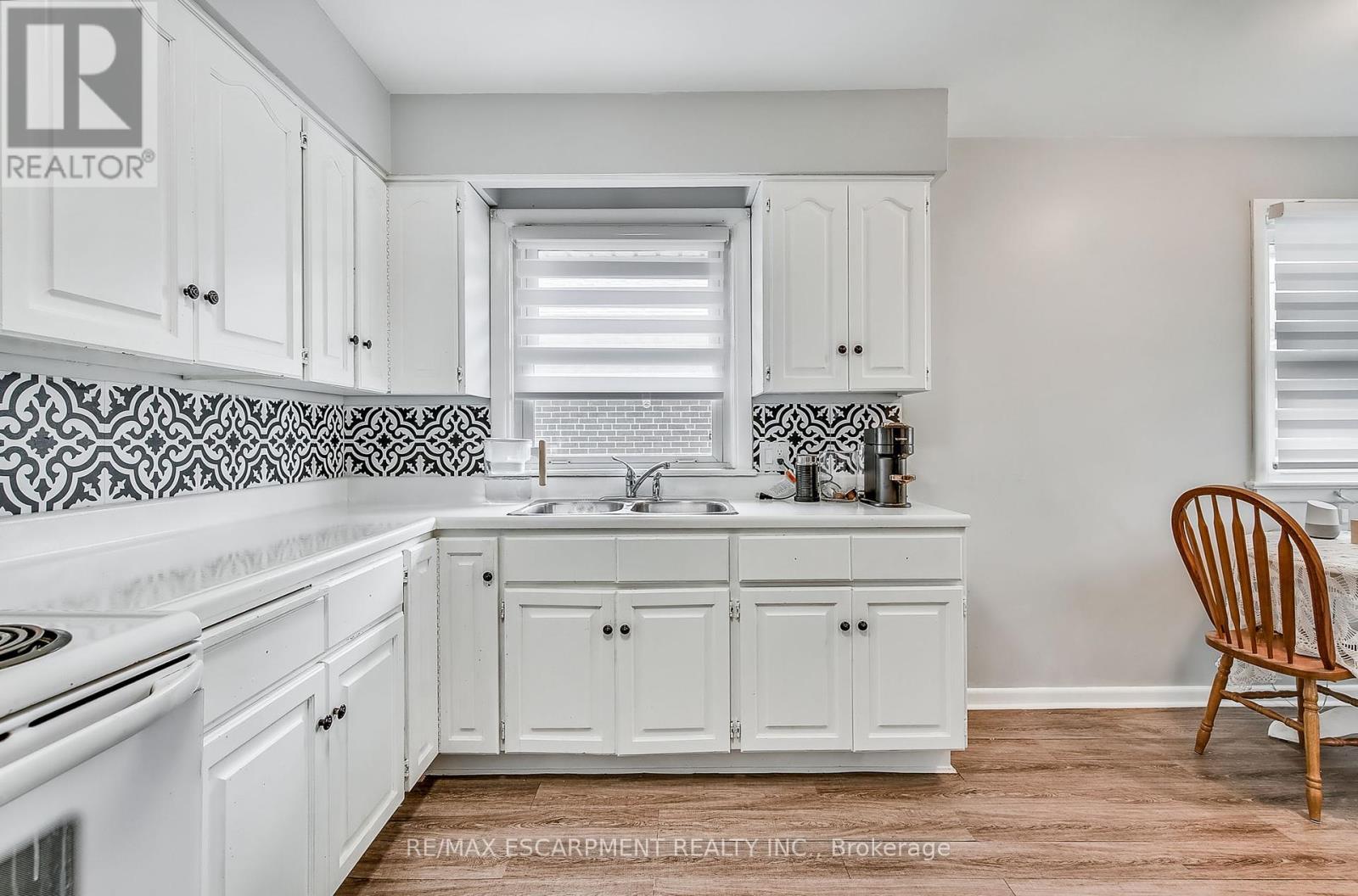 379 East 18th Street, Hamilton, Ontario  L9A 4P7 - Photo 17 - X12212668