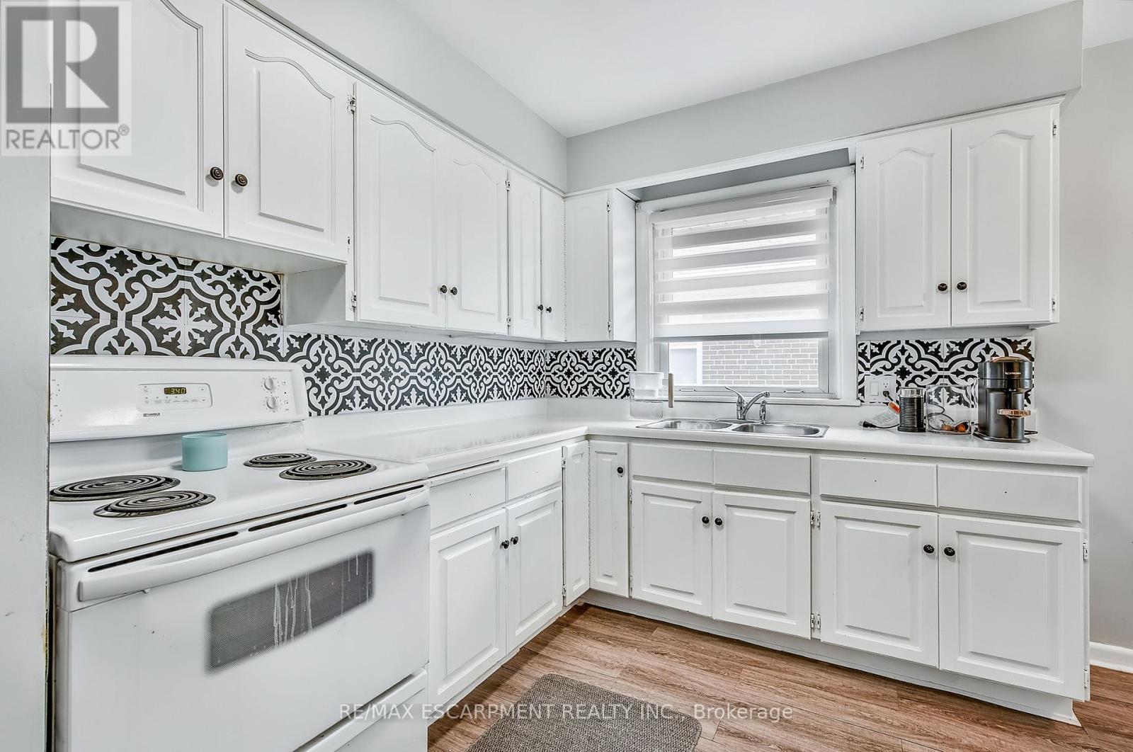 379 East 18th Street, Hamilton, Ontario  L9A 4P7 - Photo 18 - X12212668