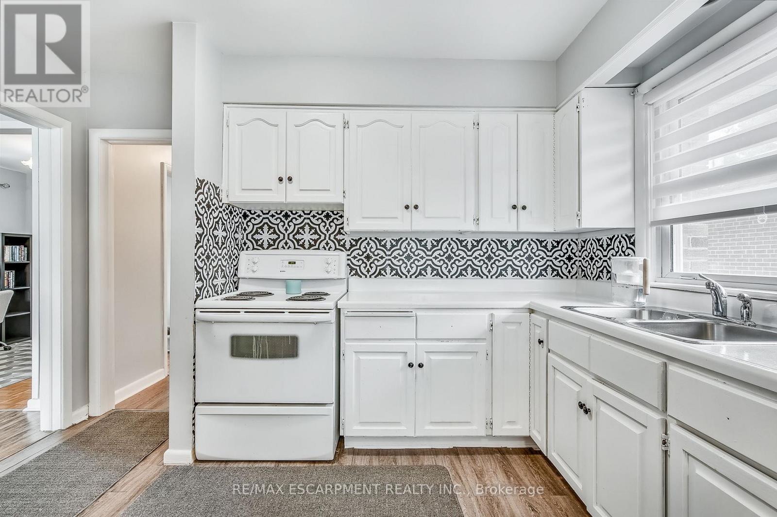 379 East 18th Street, Hamilton, Ontario  L9A 4P7 - Photo 19 - X12212668