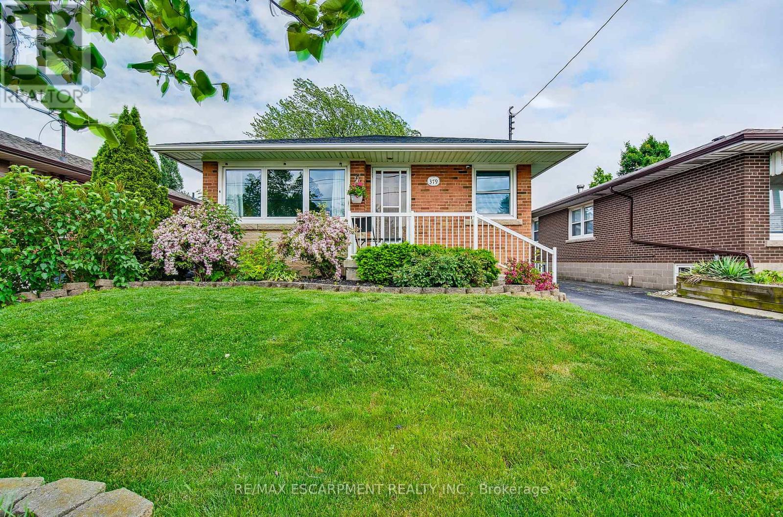 379 East 18th Street, Hamilton, Ontario  L9A 4P7 - Photo 2 - X12212668