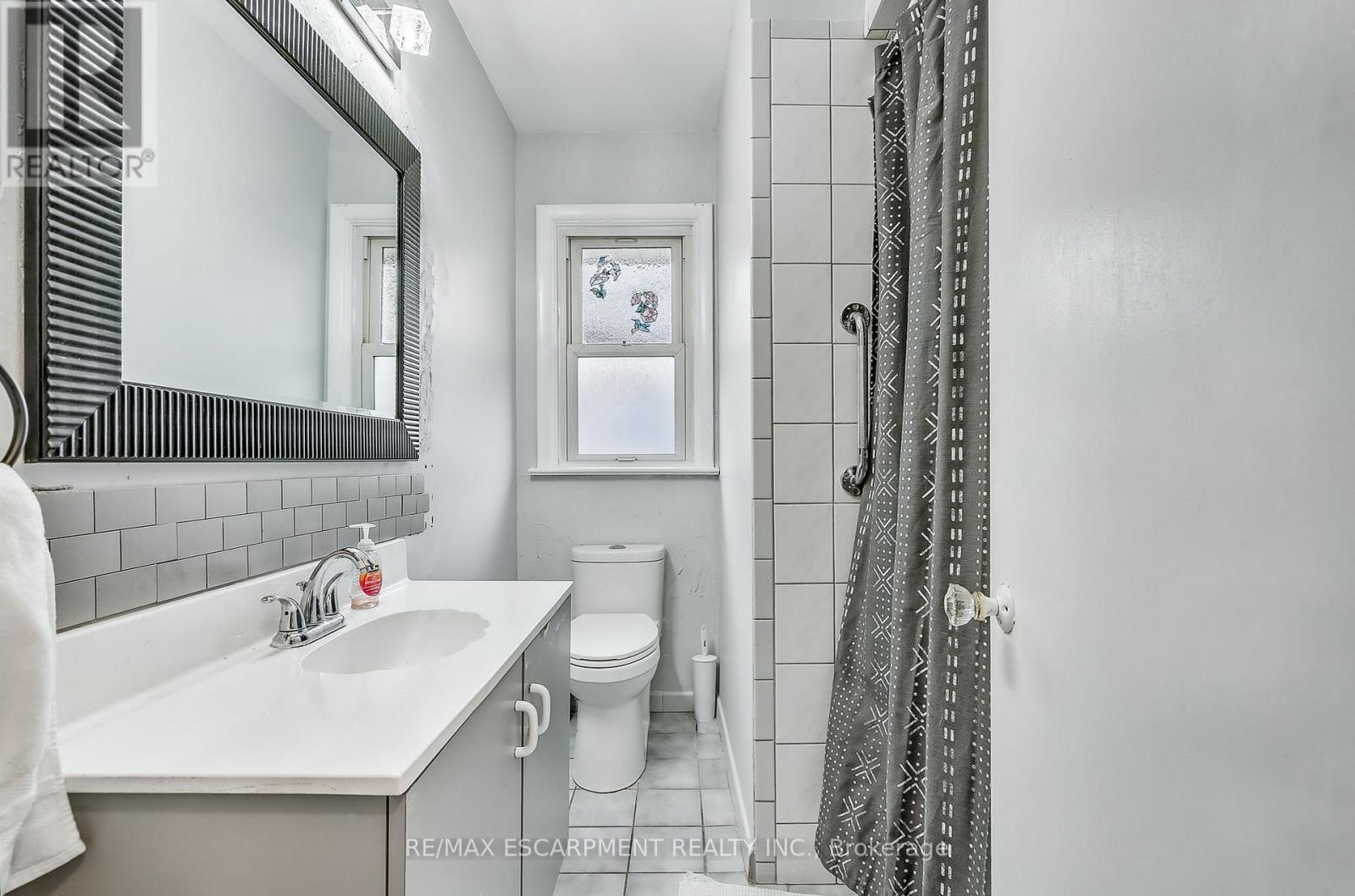 379 East 18th Street, Hamilton, Ontario  L9A 4P7 - Photo 24 - X12212668