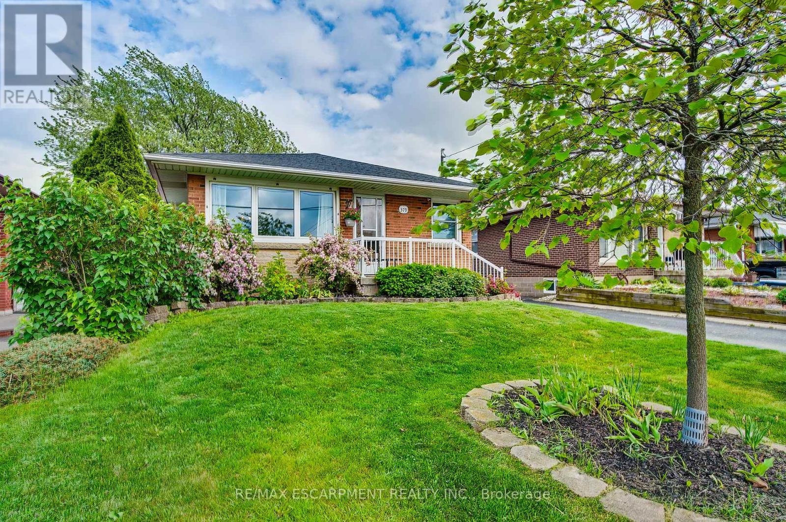 379 East 18th Street, Hamilton, Ontario  L9A 4P7 - Photo 3 - X12212668