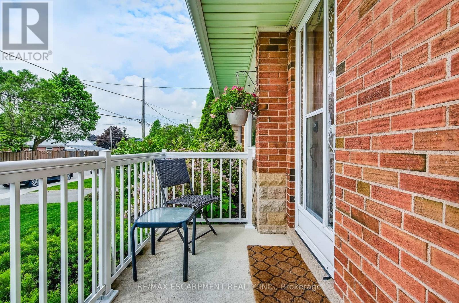 379 East 18th Street, Hamilton, Ontario  L9A 4P7 - Photo 5 - X12212668