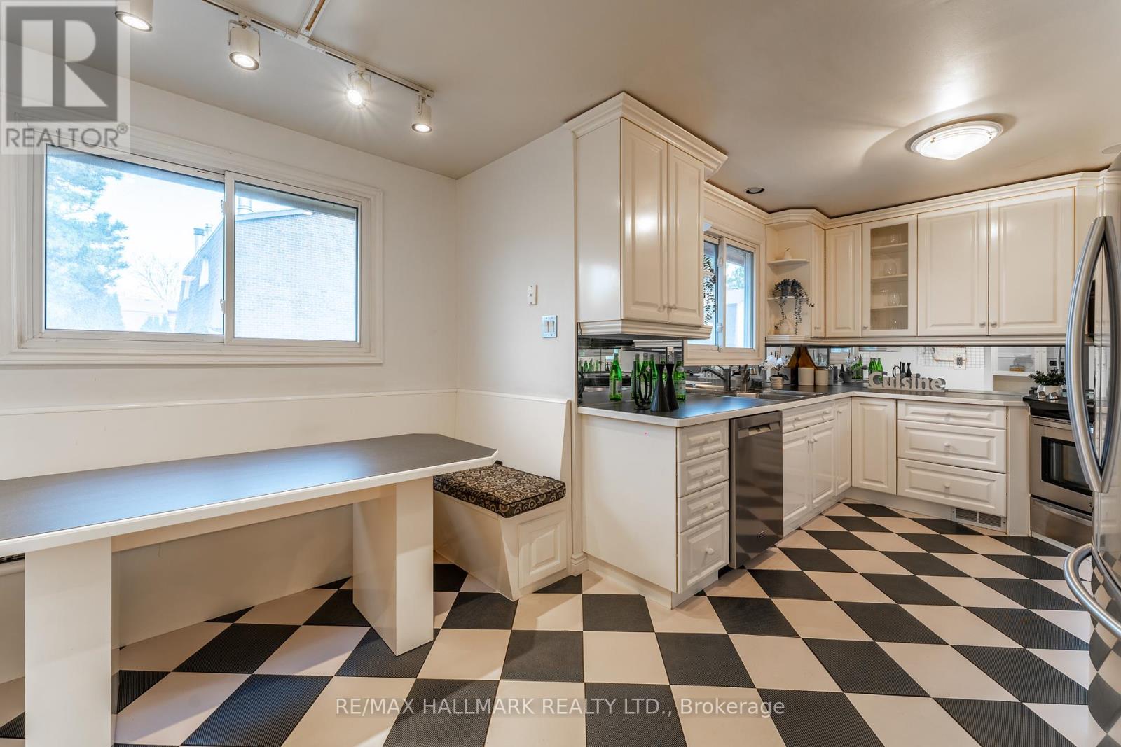 60 Bards Walkway, Toronto (Pleasant View), Ontario  M2J 4T9 - Photo 13 - C12212729