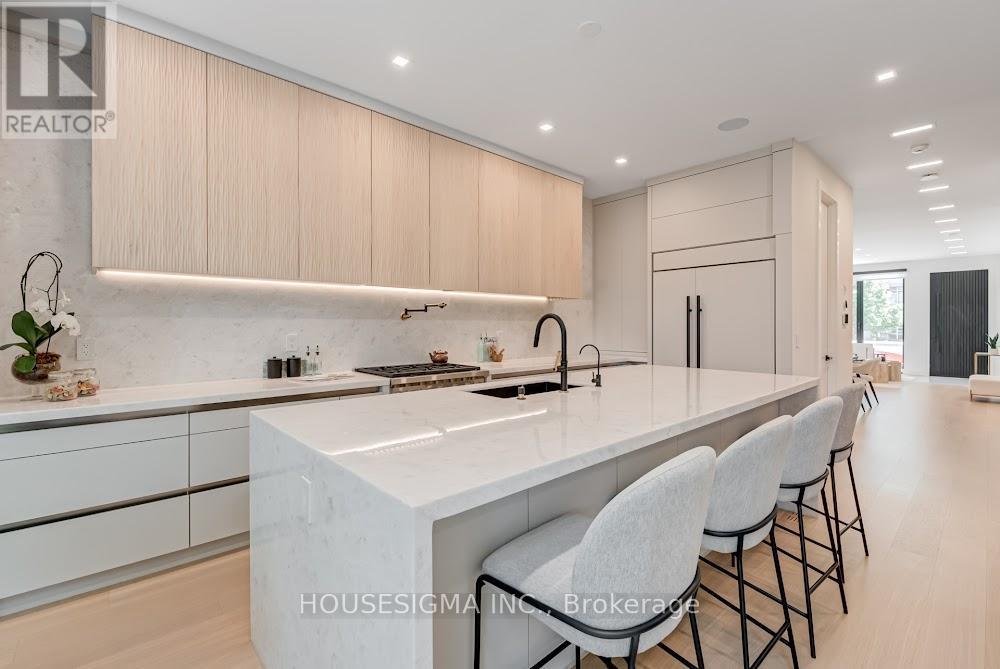 188 Duplex Avenue, Toronto (Yonge-Eglinton), Ontario  M5P 2A9 - Photo 16 - C12212765