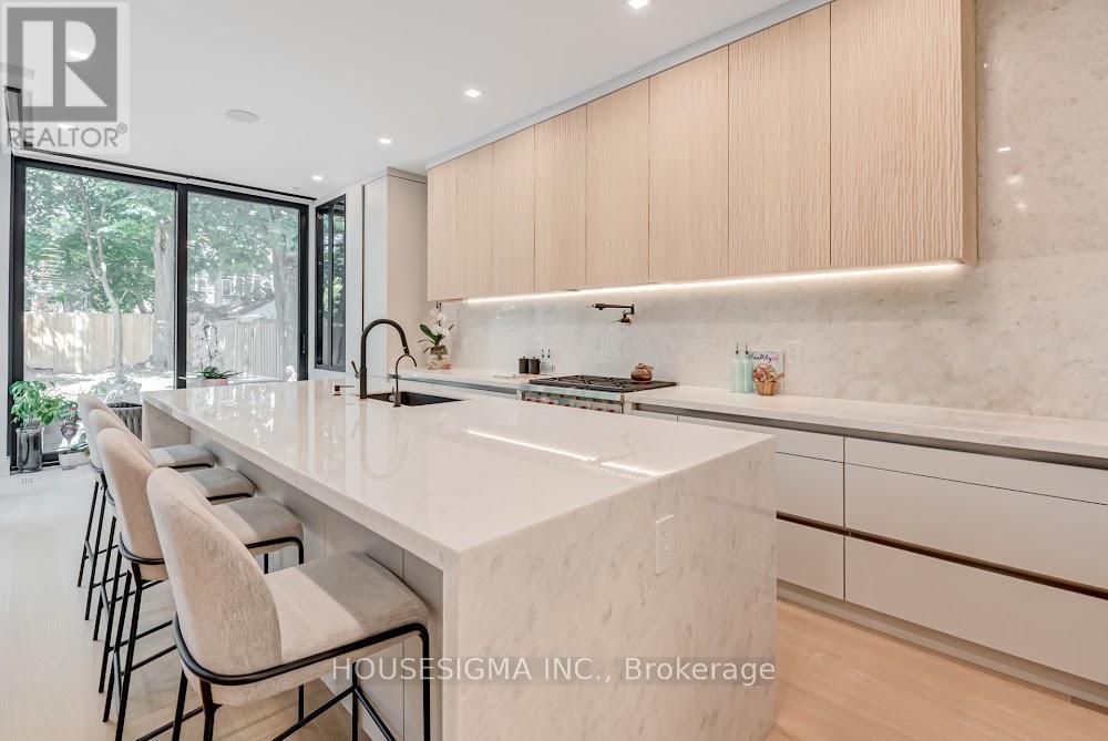 188 Duplex Avenue, Toronto (Yonge-Eglinton), Ontario  M5P 2A9 - Photo 8 - C12212765