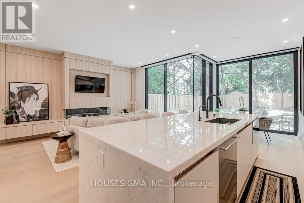 188 Duplex Avenue, Toronto (Yonge-Eglinton), Ontario  M5P 2A9 - Photo 9 - C12212765