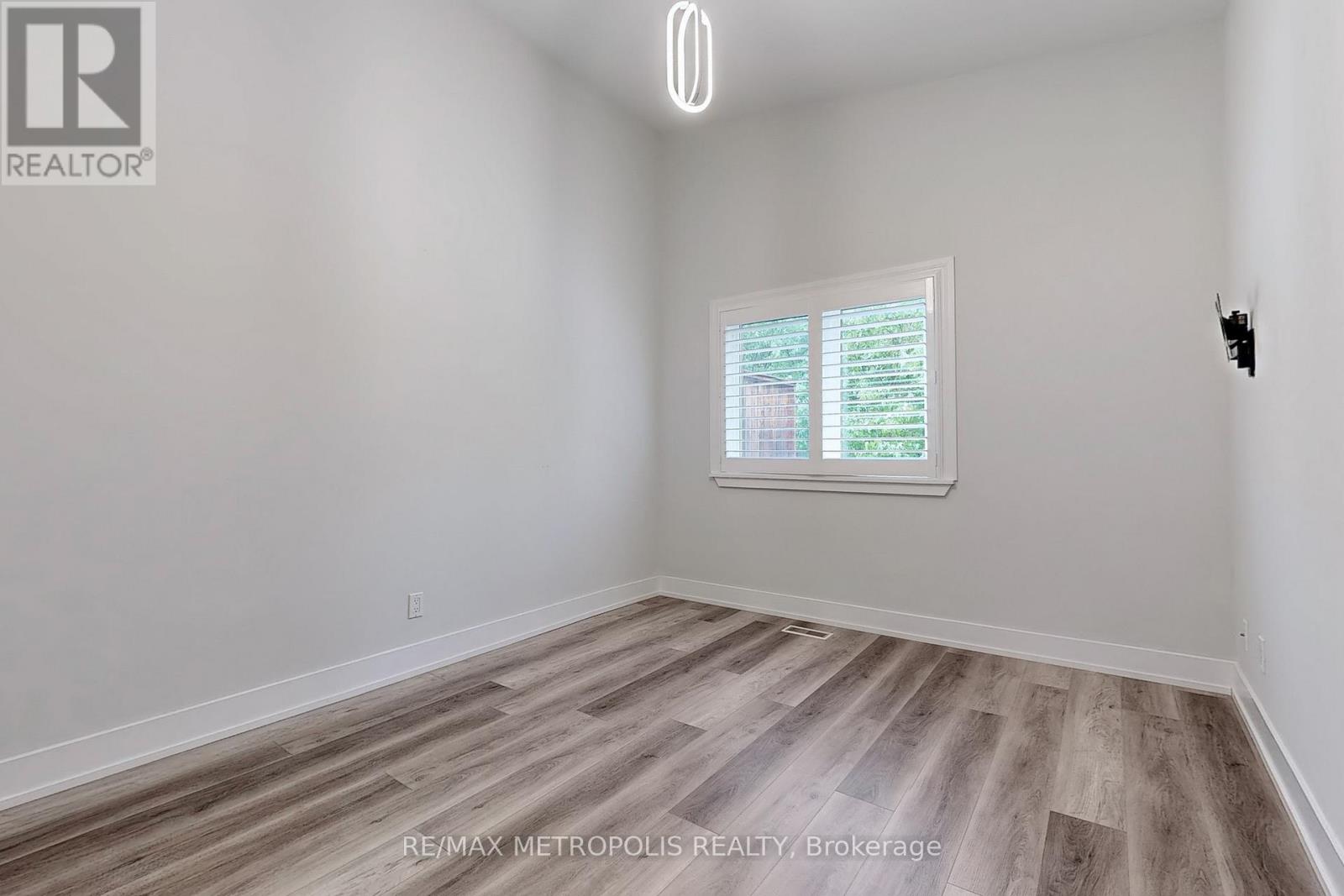199 Sweeney Drive, Toronto (Victoria Village), Ontario  M4A 1V5 - Photo 13 - C12212772