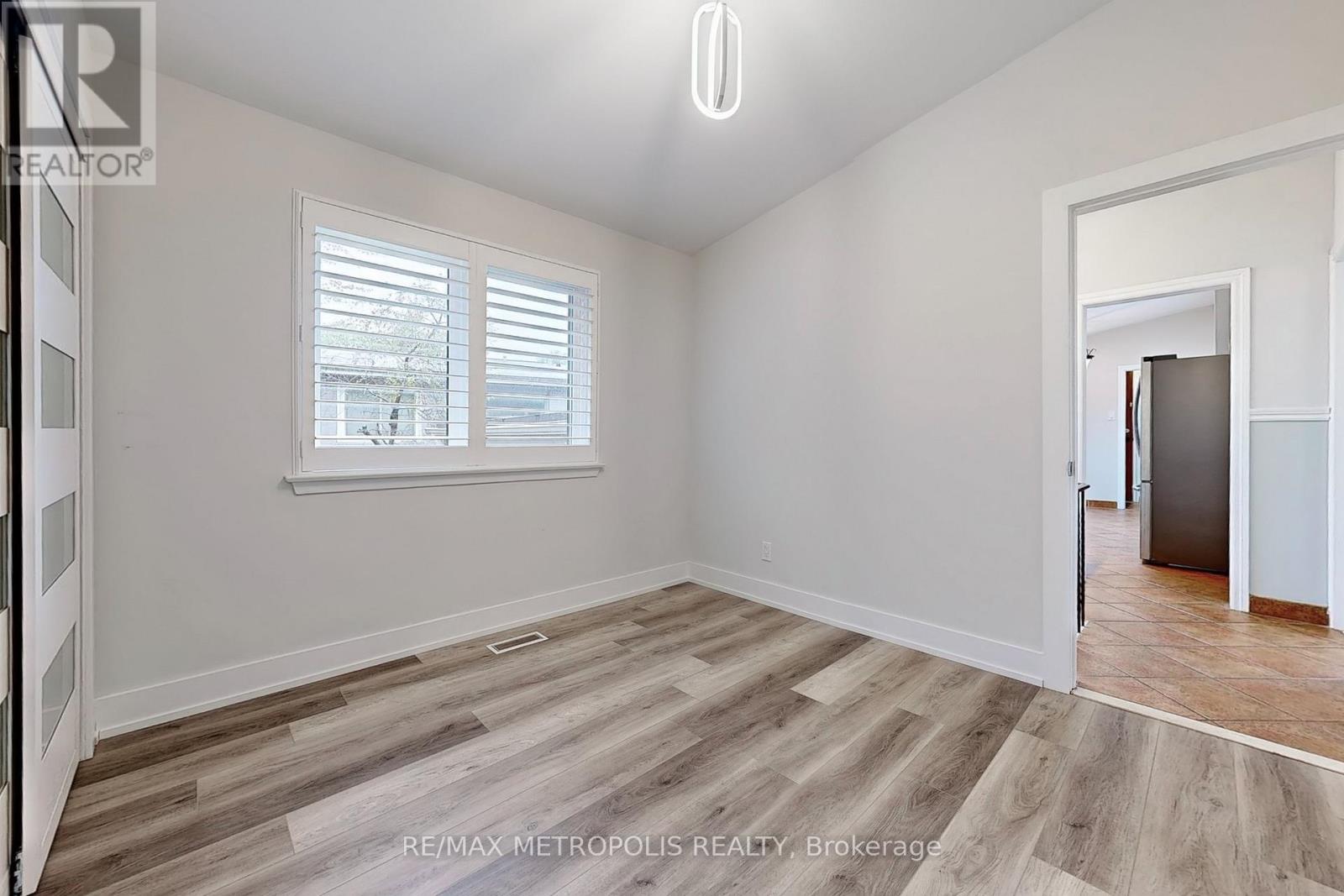 199 Sweeney Drive, Toronto (Victoria Village), Ontario  M4A 1V5 - Photo 17 - C12212772