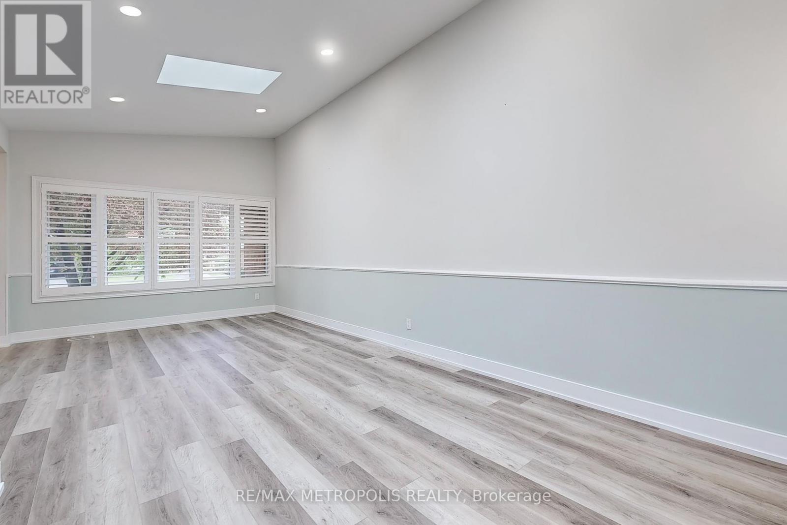 199 Sweeney Drive, Toronto (Victoria Village), Ontario  M4A 1V5 - Photo 2 - C12212772